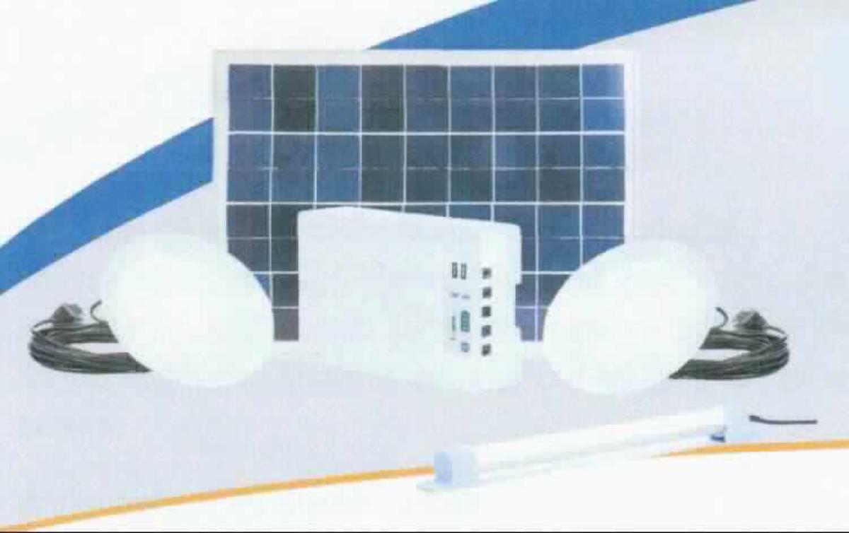 Solargenerator,
Gleichstromgenerator aus einem kristallinen Solarpaneel (Abmessungen: 54 x 34 x 17 cm) mit mehr als 6 Zellen, in funktioneller Einheit mit einer sog. Battery Box mit integriertem Laderegler mit vier DC-Ausgängen zum Anschluss von LED-Lampen sowie zwei USB-Ausgängen (bis 2A), 
zur Generierung von Gleichstrom durch Sonnenlicht, mit einer maximalen Leistung von 25 W und einer Ausgangsspannung von 13 Volt,
zum Zusammenschluss von mehreren Systemen gleicher Art geeignet,
als hinsichtlich der Verwendung und des Umfanges charakterbestimmender Bestandteil in Warenzusammenstellung in Aufmachung für den Einzelverkauf zusammen mit zwei sog. LED-Lampen und einem sog. Tube-Light in gemeinsamer Verkaufsumschließung zur netzunabhängigen Stromversorgung unter anderem zum Betreiben von Lampen, Ventilatoren, Fernsehern etc. und zum Laden von Mobiltelefonen.

Die Warenzusammenstellung ist als "elektrischer Generator, Gleichstromgenerator, mit einer Leistung von 750 W oder weniger, nicht für bestimmte Luftfahrzeuge, keine Ware der TARIC-Unterposition 8501 3100 30 bis 8501 3100 75" einzureihen.