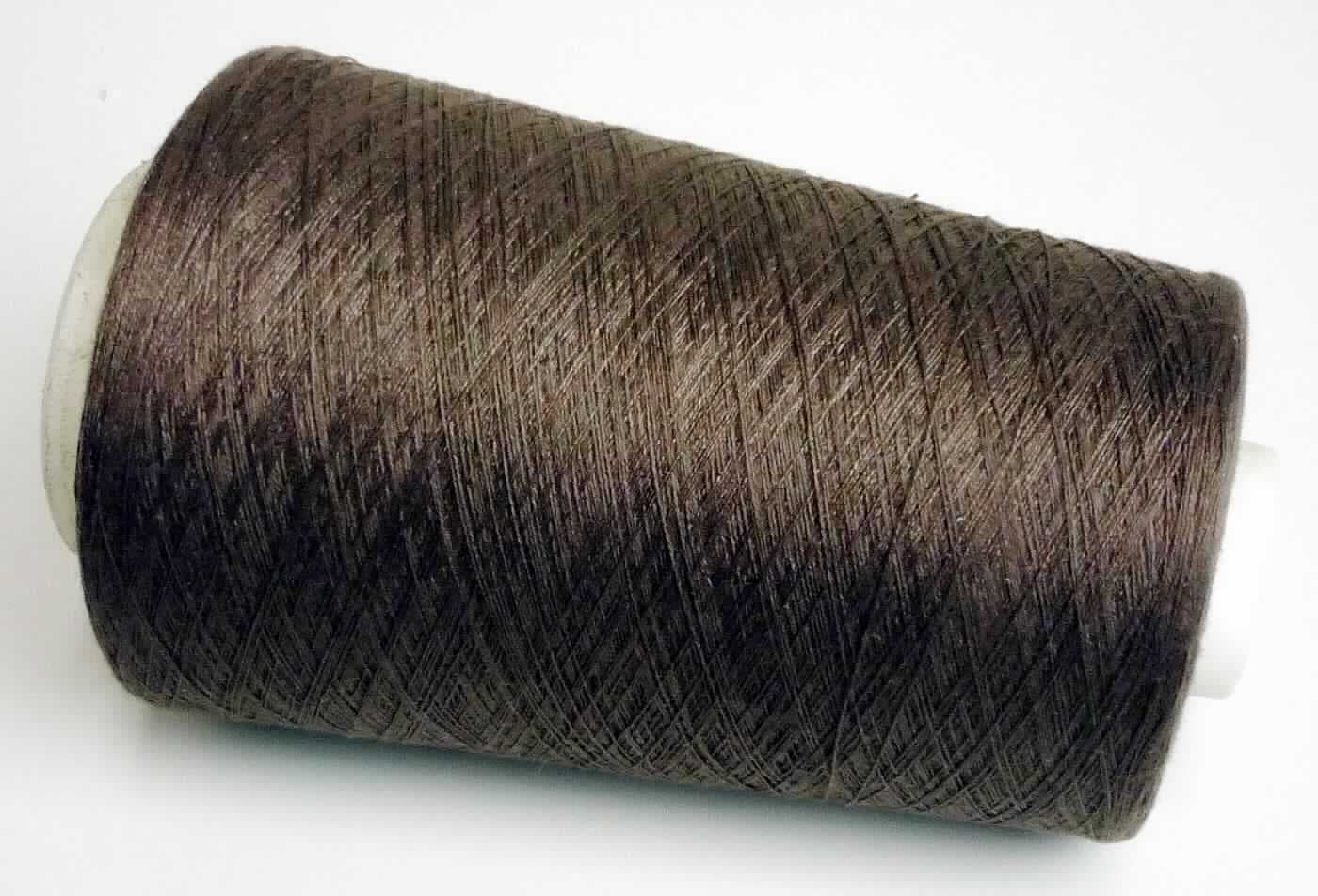 Garn, Foto siehe Anlage,
- laut Untersuchungsergebnis:
-- gefärbt und gezwirnt, in S-Drehung als letzte Drehung, u. a. somit kein Nähgarn,
-- aus synthetischen Spinnfasern (laut Antrag Polyester),
-- mit einem Titer von weniger als 10.000 dtex, somit kein Bindfaden der Position 5607,
-- auf einer Färbespule aufgemacht, mit einem Gewicht, einschließlich der Unterlage von ca. 359 g (u. a. somit 
   nicht in Aufmachung für den Einzelverkauf).

"Garn aus synthetischen Spinnfasern, kein Nähgarn, nicht in Aufmachung für den Einzelverkauf,
 mit einem Anteil von Polyester-Spinnfasern von mehr als 85 GHT, gezwirnt"