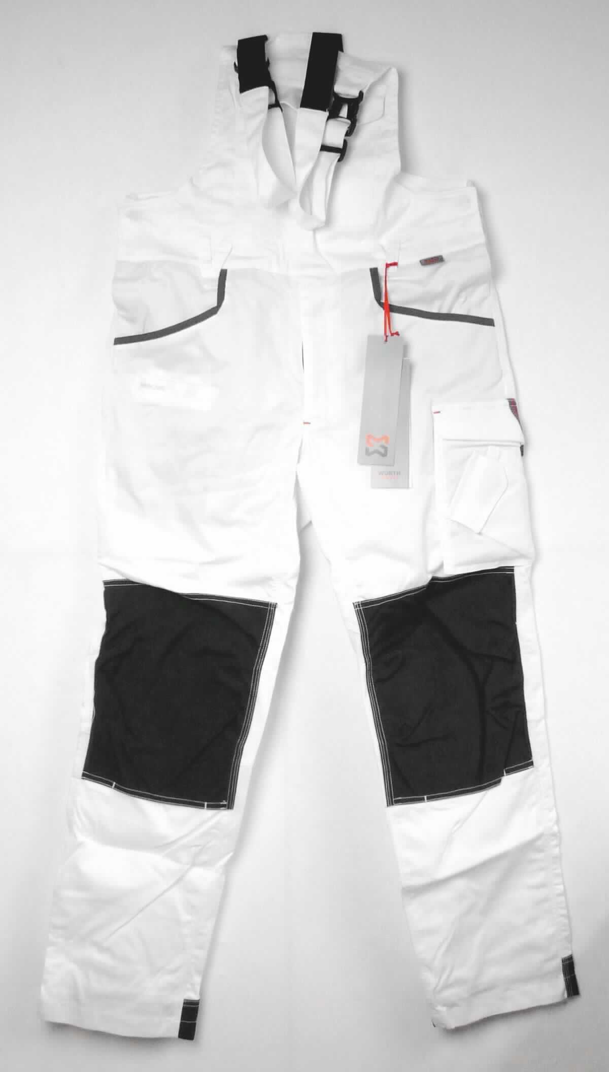 Latzhose, sog. Latzhose Stretch X, Artikelnr.: M404199401, Größe 24, Foto siehe Anlage,
- aus verschiedenen bis zu ca. 0,5 mm dicken, einfarbigen, strapazierfähigen Geweben aus laut Antrag 
  72 % Baumwolle, 25 % Polyester und 3 % Elasthan (beides synthetische Chemiefasern), 
- mit einem Vorder- und Rückenlatz; mit längenverstellbaren Trägern, mit Einsätzen aus elastischen Geweben, mit 
  Klickverschlüssen aus Kunststoff,
- im Bereich der Taille seitlich mit erweiternden Einsätzen mit Knopfverschluss,
- vorn mit einer Öffnung mit Reißverschluss, verdeckt von einer Patte von links über rechts (Männerkleidung),
- mit diversen eingesetzten und aufgesetzten, offenen oder mit Patte und Klett- oder Druckknopfverschluss 
  ausgestatteten Taschen,
- im Bereich der Knie mit aufgesetzten "Einschubtaschen" versehen,
- mit knöchellangen Hosenbeinen,
- an den Beinabschlüssen durch Umschlagen und Festnähen gesäumt,
- lässt erkennen, dass sie dazu bestimmt ist, ausschließlich oder hauptsächlich zum Schutz anderer Kleidungs-
  stücke und/oder Personen bei Ausübung einer Gewerbe-, Berufs- oder Haushaltstätigkeit getragen zu werden.

"Latzhose, aus Geweben, für Männer, aus Baumwolle, Arbeits- und Berufskleidung"