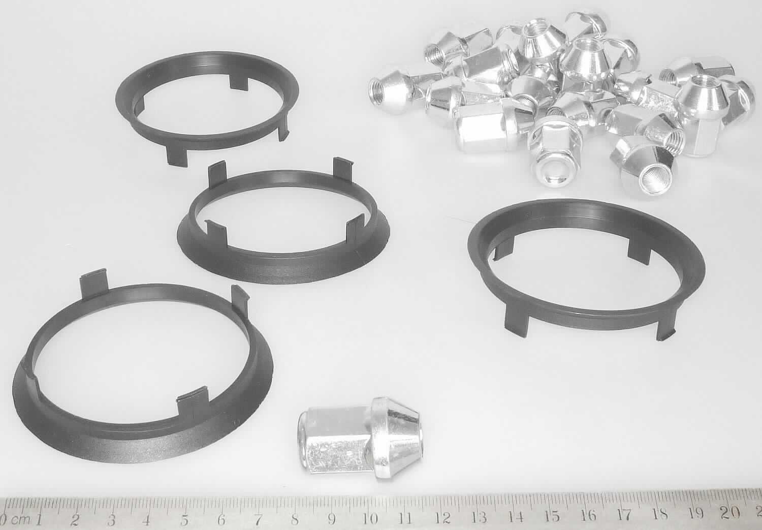 Es handelt sich um Warenzusammenstellungen in Aufmachung für den Einzelverkauf, bestehend aus

- 20 Stück Muttern
- - vollständig aus Stahl (kein nicht rostender Stahl) gefertigte, nahezu zylindrische,
    einseitig geschlossene Erzeugnisse, die mit einem metrischen Innengewinde (M12)
    und einem Außensechskant versehen sind
- - mit einer Gesamtlänge von ca. 34,3 mm

- vier Zentrierringe aus Kunststoff

Die Muttern bestimmen den Charakter der Warenzusammenstellung.
Die Erzeugnisse sind gemeinsam in einem Polybeutel und einem Pappkarton verpackt.
-Antragstellerangaben-

Abbildung siehe Anlage.

Derartige Erzeugnisse gehören als "andere Muttern aus Stahl (kein nicht rostender Stahl), mit Gewinde, mit einer Lochweite von 12 mm oder weniger, nicht für bestimmte Luftfahrzeuge"  zum TARIC-Code 7318 1692 90.