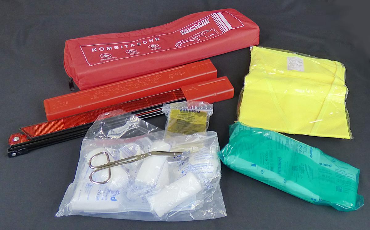 Tasche mit Verbandmaterialien für Erste Hilfe, Warnweste und Warndreieck; Sicherheitsweste

Bei der vorgelegten Ware handelt es sich nach den Angaben um eine Zusammenstellung von Verbandmaterialien für Erste Hilfe, einer Warnweste und einem Warndreieck, zusammen verpackt in einer Erste-Hilfe-Kombitasche. Die rote Kunststofftasche ist mit schwarzem umlaufendem Reißverschluss und schwarzem Klettstreifen auf der Rück- und Unterseite versehen. Die Tasche ist bunt bedruckt und für den Einzelverkauf aufgemacht. Die Verbandmaterialien entsprechen DIN 13164:2022, die Warnweste ist aus Polyester und entspricht DIN EN ISO 20471 und das Warndreieck ist nach ECE R27 gefertigt. Alle Bestandteile befinden sich in der roten Kombitasche. Bei der Ware handelt es sich nicht um eine Warenzusammenstellung, da die einzelnen Bestandteile (Verbandmaterialien, Warnweste, Warndreieck) unterschiedlichen Zwecken dienen. Sie sind deshalb getrennt einzureihen, für Warnweste und Apothekertasche sind separate verbindliche Zolltarifauskünfte zu erteilen.

Hier Sicherheitsweste: - Weste, sog. Sicherheitsweste in Erwachsenengröße - aus ca. 0,4 mm dicken, einfarbigen Gewirken aus laut Antrag 100 % Polyester (synthetische Chemiefasern) - über die Taille reichend (Rückenlänge: ca. 67 cm) -  vorn mit einer durchgehenden Öffnung, die mit einem Klettverschluss von rechts über links geschlossen wird (Frauenkleidung) - ärmellos, mit weiten Armausschnitten - mit aufgenähten, ca. 5 cm breiten, reflektierenden Streifen aus Geweben aus Spinnstoffen ausgestattet - an allen Rändern mit Streifen aus den o. g. Gewirken eingefasst - wird als Warnschutzkleidung getragen.

Die Ware ist als "Weste, aus Gewirken, aus Chemiefasern, für Frauen" in den TARIC-Code 6110 3099 00 einzureihen.