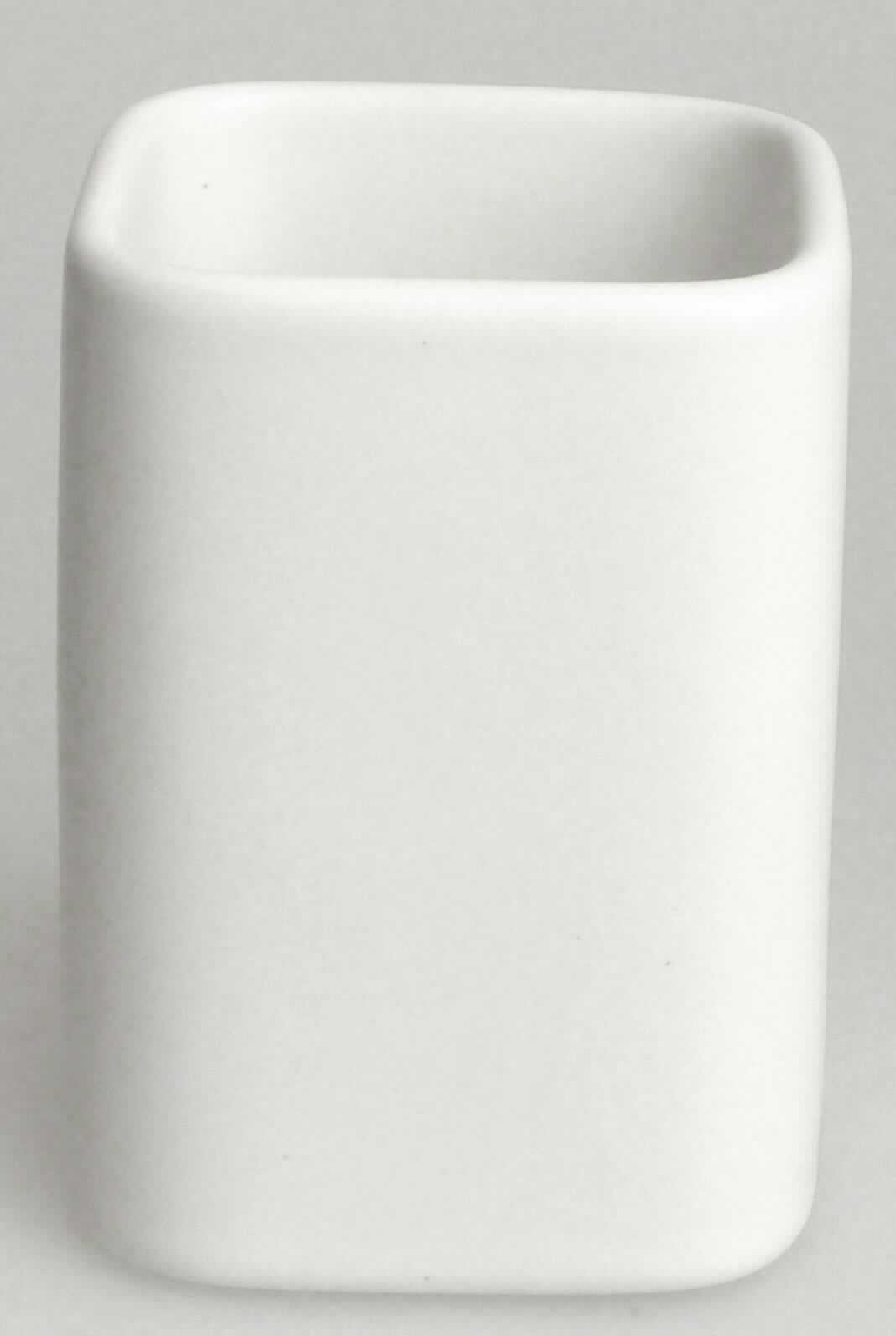 Keramischer Toilettengegenstand, Foto siehe Anlage,
- cremefarbener, mattglasierter Becher,
- in den Abmessungen: ca. 6,5 cm (Breite) x 6,5 cm (Tiefe) x 9 cm (Höhe),
- keramisches Erzeugnis; nach der Formgebung gebrannt; tonmineralhaltiges Material enthaltend, 
- - nach dem Ergebnis der wissenschaftlichen Untersuchung aus Steinzeug bestehend,
- zur Verwendung als Zahnputzbecher im Badezimmer bestimmt. 

"Keramischer Toilettengegenstand, aus Steinzeug"