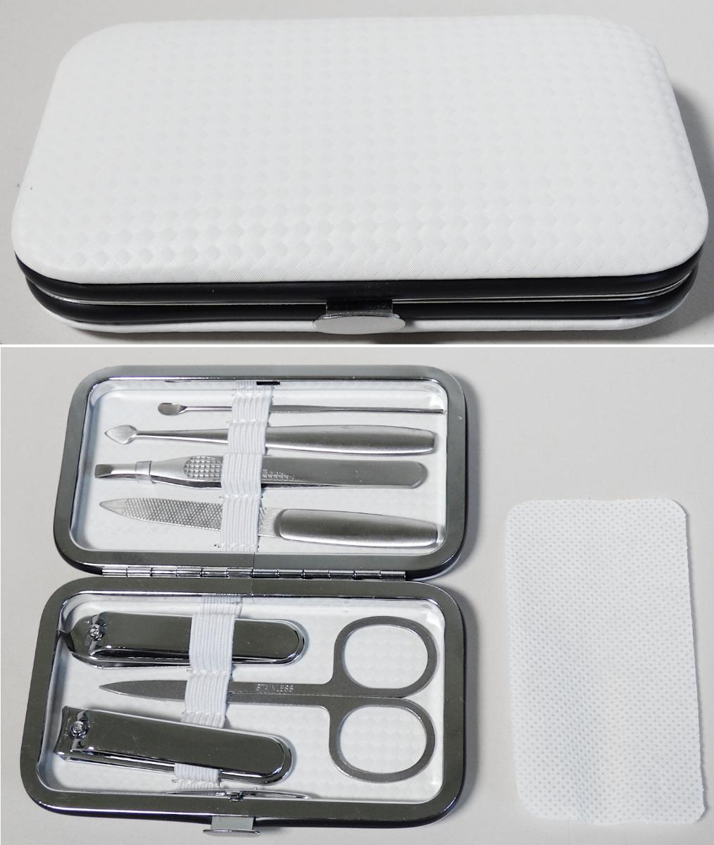 "Manicure-Set Selekt"
 Zusammenstellung für die Maniküre oder Pediküre, bestehend aus:
- einer Nagelschere
- zwei Nagelknipsern
- einer Nagelfeile
- einem Nagelreiniger
- einem Nagelhautschieber
- einer Pinzette zum Entfernen von kleinen Härchen 
- alle Erzeugnisse vollständig aus unedlem Metall
- gemeinsam in einem speziell für die Aufnahme der oben genannten
   Waren gestalteten und für den dauernden Gebrauch geeigneten
   Hartschalen-Etui mit Einleger zwischen den Hälften aufgemacht und in
   einem Pappkarton verpackt
 
 Abbildung siehe Anlage.
 
 Derartige Erzeugnisse gehören als "Zusammenstellung für die Maniküre oder
 Pediküre (einschließlich Nagelfeilen)" zur Codenummer 8214 2000 00 0 des
 Zolltarifs.