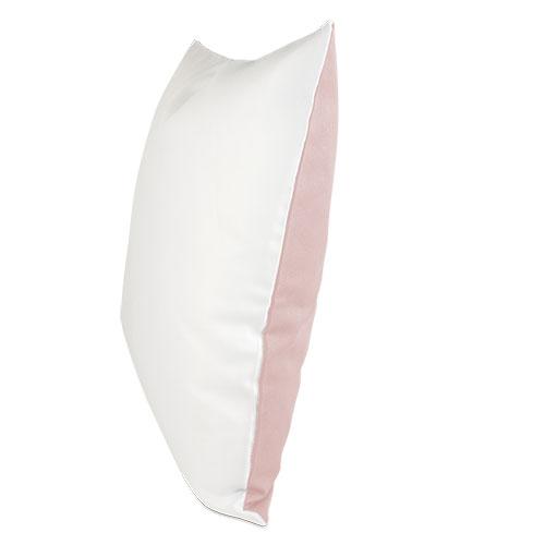 Bettwäsche, sog. Sublistar Kissenbezug, 2-farbig, Foto siehe Anlage,
- laut Antrag:
-- quadratisch, in den Abmessungen von 40 cm x 40 cm,
-- aus einfarbigen Geweben aus 100 % Polyester (synthetische Chemiefasern; Vorderseite) und
   100 % Baumwolle (Rückseite),
-- an einer Seite mit Öffnung mit Reißverschluss zum Einstecken einer Kissenfüllung, mit einem
   Schieber ohne Verriegelungsstift versehen,
-- durch Zusammennähen konfektioniert,
- wird üblicherweise gewaschen und kennzeichnet sich nach Verwendungszweck und Material-
  beschaffenheit als Bettwäsche,
- im Hinblick auf die Bedeutung in Bezug auf die Verwendung und den Umfang sind die Vorderseite
  aus synthetischen Chemiefasern und die Rückseite aus Baumwolle als gleichbedeutend anzusehen,
  somit ist keiner der beiden Stoffe maßgebend; der Kissenbezug ist damit der von den gleichermaßen
  in Betracht kommenden Unterpositionen in dieser Nomenklatur zuletzt genannten Unterposition zuzu-
  weisen.

"Bettwäsche, aus Spinnstoffen, aus Geweben, nicht bedruckt, aus Chemiefasern"
