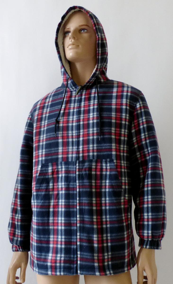 Anorak, sog. Herren Thermo Fleece Hemd, Größe M, Foto siehe Anlage,
- aus ca. 0,9 mm dicken (leichten), bedruckten, einseitig (Außenseite) gerauten Gewirken aus laut Antrag
  100 % Polyester (synthetische Chemiefasern); aufgrund des leichten Materials kein Kurzmantel,
- in den Bereichen der Vorder- und des Rückenteils mit einem Plüschgewirke (Schaffellimitat), im Bereich
  der Ärmel wattiert versteppt gefüttert, 
- über den Schritt reichend (Rückenlänge: ca. 77 cm),
- mit einer Kapuze mit Tunnelzug,
- vorn mit einer durchgehenden Öffnung mit Reißverschluss,
- ohne Hinweise auf den Trägerkreis (unisex, somit keine Einreihung als Männerkleidung),
- mit langen Ärmeln, an den Ärmelenden elastisch verengt,
- mit zwei aufgesetzten, offenen Taschen unterhalb der Taille, u. a. damit keine Ware der Position 6106,
- am unteren Rand gesäumt,
- wird im Allgemeinen über jeder anderen Kleidung und zum Schutz gegen das Wetter getragen, somit
  keine Jacke.

"Anorak, aus Gewirken, für Frauen, aus synthetischen Chemiefasern"