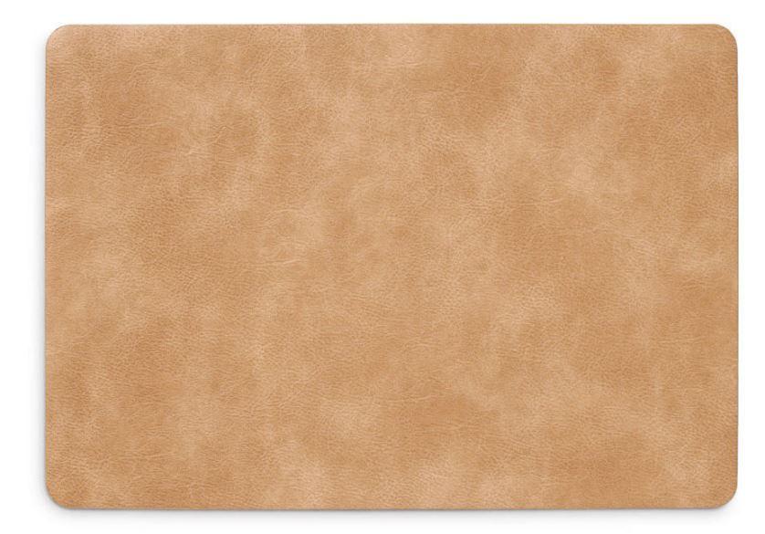 Platzset, sog. Platzset Kunstleder, Artikel-Nr. 27120, Foto siehe Anlage,
- annähernd rechteckig zugeschnitten, mit abgerundeten Ecken; in den Abmessungen von
  laut Antrag 42,5 cm x 30 cm,
- zweilagig gearbeitet, jeweils aus dichten, gerauten auf der Außenseite mit einer geprägten Kunst-
  stofffolie (Zellstruktur erkennbar) laminierten Gewirken der Position 5903; damit keine Ware des
  Kapitels 39,
- in anderer als quadratischer oder rechteckiger Form zugeschnitten, somit konfektioniert,
- wird laut Antrag üblicherweise gewaschen und kennzeichnet sich aufgrund des Materials und   
  des Verwendungszwecks als Tischwäsche.

"Tischwäsche aus Spinnstoffen, aus Gewirken"