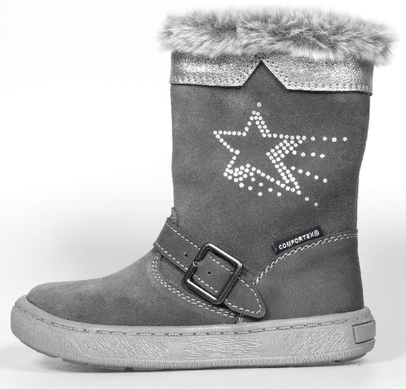 Stiefel, sog. Trendstiefel für Kinder, Größe 25, Foto siehe Anlage,
- mit Laufsohlen aus Kautschuk/Kunststoff, ohne Hauptsohle aus Holz,
- mit Oberteil aus Leder (den größten Teil der Außenfläche bildend) und Kunststoff (Spinnstoff mit einer
  mit bloßem Auge wahrnehmbaren Außenschicht aus Kunststoff),
- mit einem Futter aus Plüschgewirke, das an der Einschlupföffnung umgeschlagen ist,
- seitlich mit Reißverschluss,
- über dem Spann mit einer Zierschnalle; seitlich mit einem stilisierten, silberfarbenen, aufgedruckten
  Stern verziert,
- ohne Metallschutz in der Vorderkappe,
- den Knöchel, jedoch nicht die Wade bedeckend,
- mit einer Länge der Innensohle von ca. 16,6 cm.


"Schuhe mit Laufsohlen aus Kautschuk/Kunststoff und Oberteil aus Leder, andere als in den
 Unterpositionen 6403 12 bis 6403 59 genannte, den Knöchel bedeckend, andere als in der
 Unterposition 6403 9105 genannte, jedoch nicht die Wade bedeckend, mit einer Länge der
 Innensohle von weniger als 24 cm, andere als in der Unterposition 6403 9111 10 genannte"