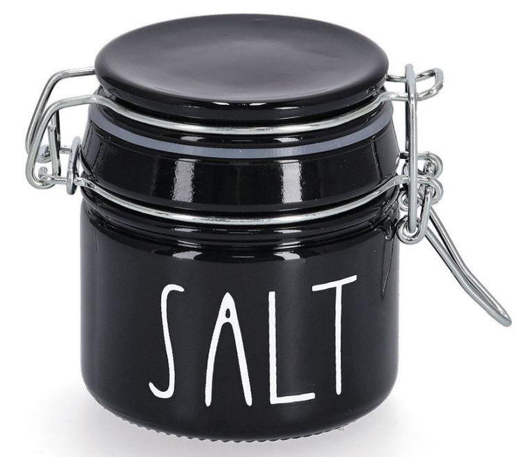Behältnis aus Glas, sog. Gewürzglas mit Bügelverschluss "Salt", Foto siehe Anlage,
- in Form eines zylinderförmigen Gefäßes,
- aus schwarz lackiertem Glas; ohne Hinweise auf Herstellung aus Glasröhren,
- mit dem Schriftzug "Salt" versehen,
- mit einem Deckel aus Glas mit einem Bügelverschluss aus unedlem Metall und
  einem Dichtungsring aus Kunststoff,
- mit den Abmessungen: ca. 6,5 cm (Durchmesser) x 7 cm (Höhe),
- mit einem Nenninhalt von 100 ml (laut Antrag),
- soll der Aufbewahrung von Gewürzen (Salz) dienen,
- keine Einreihung in die Position 7013, da die Ware als Behältnis aus Glas für Transport- oder
  Verpackungszwecke von der Position 7010 erfasst wird.

"Behältnis aus Glas, von der zu Transport- oder Verpackungszwecken verwendeten Art, kein
 Haushaltskonservenglas, nicht aus Glasröhren hergestellt, mit einem Nenninhalt von weniger
 als 2,5 Liter, für Nahrungsmittel, keine Flasche, mit einem Nenninhalt von weniger als 0,25 Liter"