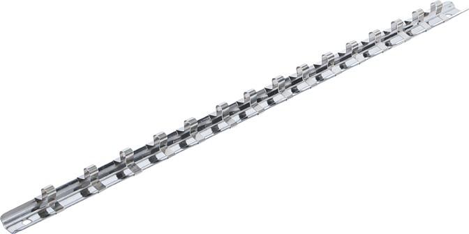 Es handelt sich um Erzeugnisse aus Stahlblech, bestehend aus einer 400 mm langen Schiene mit über die gesamte Länge gleichbleibendem, etwa C-förmigen Querschnitt, die mit 15 hutförmig gebogenen, verschiebbaren Clips ausgestattet ist. Die Schiene ist an beiden Enden mit einer Montagelochung versehen. Die Erzeugnisse dienen als Halterungen für Steckschlüssel-Einsätze.
Abmessungen: 400 mm x 20﻿,﻿67 mm x 17﻿,﻿8 mm.
- Antragstellerangaben -

Abbildung siehe Anlage.

Derartige Erzeugnisse gehören als "andere als in den vorhergehenden TARIC-Codes genannte Waren aus Stahl" zum TARIC-Code 7326 9098 90.