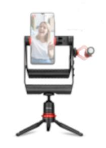 Es handelt sich um eine Warenzusammenstellung in Aufmachung für den Einzelverkauf, bestehend aus
- einem Mikrofon
- einem Videorig mit Universal-Smartphonehalter
- einem Kugelkopf
- zwei Klinkenstecker mit Anschlusskabel
- einer Mikrofonhalterung
- einem Fellwindschutz und
- einem Dreibeinstativ aus Aluminium.
Das Video-Kit dient zum Anfertigen von professionellen Videoaufnahmen und ist in einer farbigen Aufmachung verpackt.

Ein charakterbestimmender Bestandteil ist nicht feststellbar, so dass die Warenzusammenstellung in die zuletzt genannte, der in Betracht kommenden Positionen eingereiht wird.

Die Ware ist als "Dreibeinstativ, nicht von der Unterposition (KN) 9620 0010 erfasst, aus Aluminium" einzureihen.