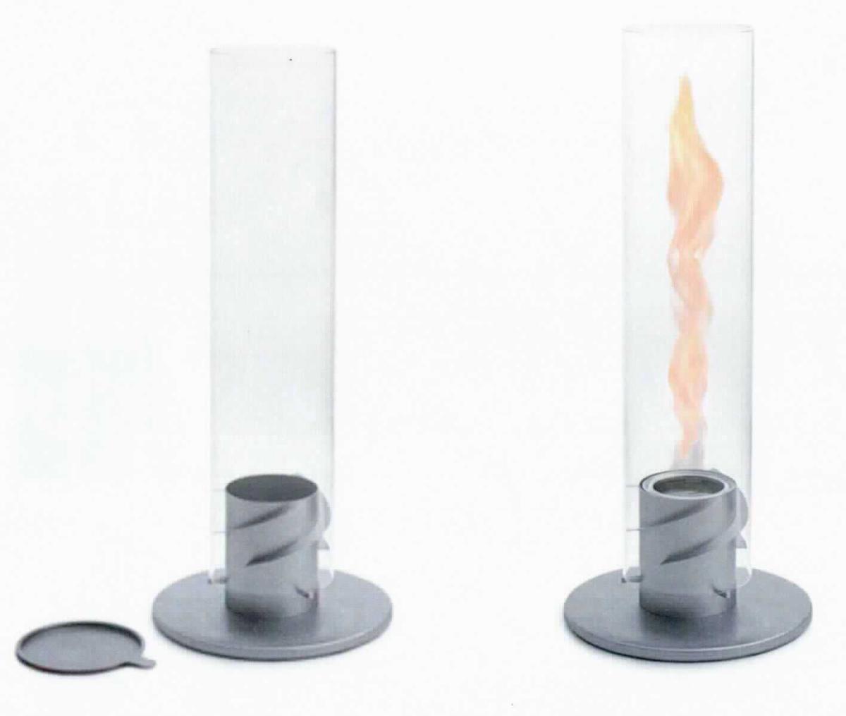 Es handelt sich um einen ca. 54 cm hohen nicht elektrischen Beleuchtungskörper, bestehend aus einem flachen kreisrunden Metallfuß (d: ca. 23 cm) mit einem zylinderförmigen Metallbehälter (lt. Antrag aus Edelstahl) und einem aufgesetzten farblosen Glaszylinder (d: ca. 12 cm). 
Der Metallbehälter ist zur Aufnahme der Lichtquelle (Bioethanol) bestimmt. Beim Anzünden wird ein Flammenwirbel und gleichzeitig ein Kamineffekt erzeugt.
Das Erzeugnis dient zu Beleuchtungszwecken im Innen- und Außenbereich und ist mit einem Löschdeckel ausgestattet (ggf. zum vorzeitigen Löschen der Flamme).

Hinweise auf eine Handarbeit liegen nicht vor.
 
Die Ware ist als "nicht elektrischer Beleuchtungskörper, anderweit weder genannt noch inbegriffen, nicht handgearbeitet" einzureihen.