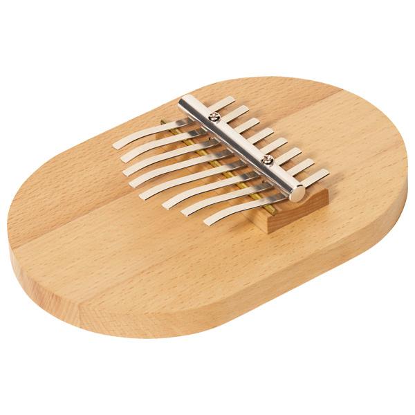 Bei der sog. Kalimba (Artikel-Nr. 61953) handelt es sich um ein Zupfinstrument, in Form eines ca. 20 cm x 13,5 cm x 1,5 cm (Länge x Breite x Höhe) großen Klangblockes aus Holz. Auf dem Holzblock, der als Resonanzkörper dient, befinden sich jeweils acht unterschiedlich klingende Metalllamellen, mit denen die Töne erzeugt werden.

Das Instrument wird mit den Fingern beider Hände bespielt, wobei die Klangerzeugung durch Zupfen der Lamellen erfolgt (Zupfidiophon/Lamellophon).

Die in einem farbigen Pappkarton verpackte Ware ist als "anderes in Kapitel 92 anderweitig nicht erfasstes Musikinstrument, Kalimba" einzureihen.