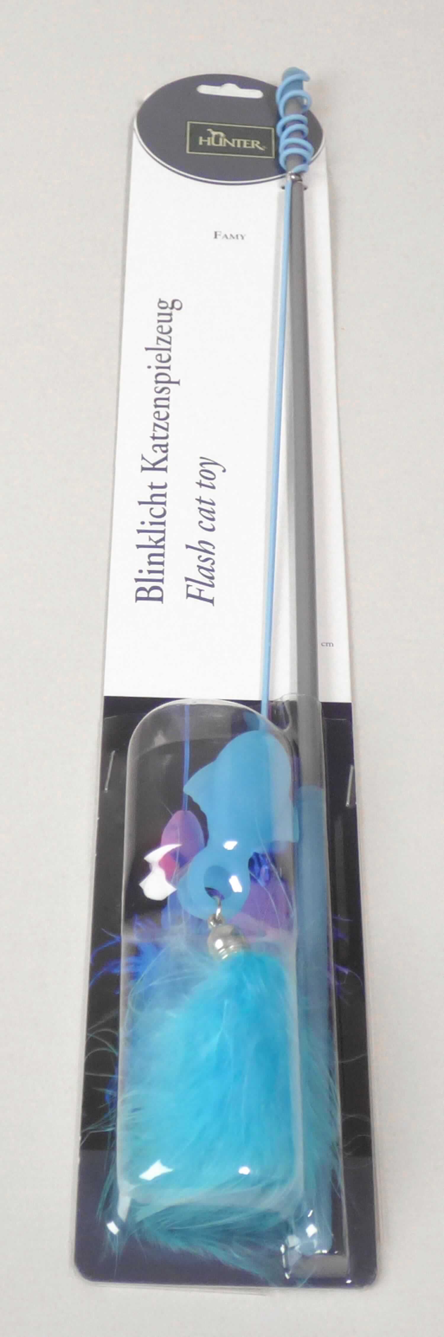 Ware aus Daunen, sog. Katzenspielzeug Famy, Fotos siehe Anlage,
- aufgemacht auf einer Pappkarte mit Blisterverpackung,
- in Form einer zusammengesetzten Ware, bestehend aus: 
- - einem ca. 43 cm langen, biegsamen Stab aus Kunststoff, 
- - einer am Stab befestigten, ca. 45 cm langen, elastischen Schnur aus Spinnstoffen,
- - einem, am Ende der Schnur befestigten, stilisierten Tier (Fisch bzw. Maus) aus Silikon (Kunststoff); mit einem
    integrierten, batteriebetriebenen, in zwei Farben abwechselnd blinkenden Leuchtelement mit zwei LEDs, das 
    sich mittels Erschütterungssensor einschaltet,
- - einer gefärbten, voluminösen, am Schwanz des Tieres befestigen Daune,
- das Silikon in Form eines Tiers und die Daune sind im Hinblick auf die Verwendung der Ware als Katzenspielzeug
  charakterbestimmend und gleichbedeutend; damit ist die Ware der von gleichermaßen in Betracht kommenden
  Positionen (3926 und 6701) in der Nomenklatur zuletzt genannten Position zuzuweisen,
- keine Einreihung als Spielzeug der Position 9503, da aufgrund der Aufmachung, der Form und des verwendeten
  Materials erkennbar ausschließlich für Tiere bestimmt.

"Ware aus Daunen"