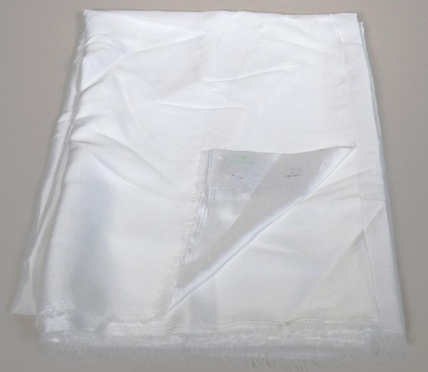 Gewebe, sog. Polyester Twill, Foto siehe Anlage,
- als Meterware, laut Antrag mit einer Breite von mehr als 30 cm,
- laut Untersuchungsergebnis:
-- aus ungezwirnten, nicht hochfesten Garnen:
--- mit Schussgarnen aus texturierten, synthetischen Filamenten (laut Antrag Polyester),
--- mit Kettgarnen aus nicht texturierten, synthetischen Filamenten (laut Antrag Polyester),
-- mit einem Anteil an texturierten und nicht texturierten Filamenten von jeweils unter 85 GHT, somit keine
   Ware der Position 5407 6110,
-- in Köperbindung,
-- roh.

"Gewebe aus Garnen aus synthetischen Filamenten, anderes als in den Unterpositionen 5407 10 bis
 5407 54 genannte, mit einem Anteil an Polyester-Filamenten von mehr als 85 GHT, mit einem Anteil
 an nicht texturierten Polyester-Filamenten von weniger als 85 GHT, roh"