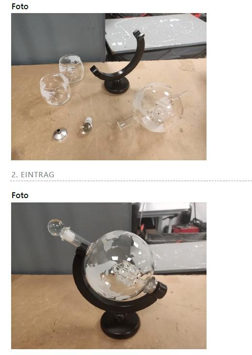 Warenzusammenstellung, bestehend aus einer Karaffe mit Halterung, zwei Trinkgläsern und
einem Trichter, Foto siehe Anlage,
ein Warenmuster wurde nicht vorgelegt, die Einreihung erfolgt anhand der Antragsangaben,
- in Aufmachung für den Einzelverkauf,
- zur Befriedigung eines speziellen Bedarfs zusammengestellt,
- zusammengesetzte Ware aus einer Karaffe und einer Halterung,
- - Karaffe (Glasware zur Verwendung bei Tisch):
- - - aus klarsichtigem, laut Antrag handgefertigtem Borosilikatglas mit mattiert dargestellten
       Erdteilen (laut Antrag mittels Einbrenn-Dekor) verziert,
- - - in Form einer "Weltkugel" mit einem Fassungsvermögen von 850 ml,
- - - mit einem zylindrischen Hals und einem Glasstopfen mit Kunststoffdichtung,
- - - mit einem innen eingearbeiteten, detailliert gestalteten Segelschiff aus Glas,
- - Halterung:
- - - bügelförmiges Gestell aus Holz mit einem Standfuß,
- - die Karaffe bestimmt insbesondere im Hinblick auf die Bedeutung in Bezug
    auf die Verwendung den Charakter der zusammengesetzten Ware,
- Trinkgläser:
- - zwei bauchige Trinkgläser,
- - aus klarsichtigem, laut Antrag handgefertigtem Borosilikatglas mit mattiert dargestellten
     Erdteilen (laut Antrag mittels Einbrenn-Dekor) verziert,
- - mit einem Fassungsvermögen von 295 ml,
- Trichter:
- - silberfarben; augenscheinlich aus unedlem Metall; zur Befüllung der Karaffe,
- die Glaswaren (Karaffe und Trinkgläser) sind gegenüber dem Trichter aufgrund ihrer Bedeutung
  in Bezug auf die Verwendung charakterbestimmend,
- innerhalb der Position 7013 überwiegen die Trinkgläser nach der Menge; nach dem Gewicht
  und nach der Art und Beschaffenheit der Ware herrscht die Karaffe vor und bestimmt den
  wesentlichen Charakter der Warenzusammenstellung.

"Glasware zur Verwendung bei Tisch, kein Trinkglas, nicht aus Glaskeramik oder Bleikristall,
 aus Glas mit einem linearen Ausdehnungskoeffizienten von 5 x 10 hoch-6 oder weniger 
 je Kelvin bei Temperaturen von 0 °C bis 300 °C"