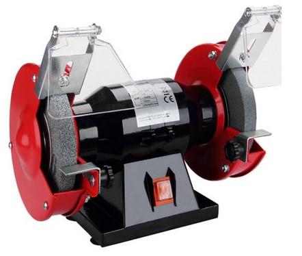 Doppelschleifer Schleifmaschine (Abbildung siehe Anlage),
- aus einem Standgerät mit eingebautem Elektromotor (Leistung: S1 105 W, S2 120 W),
  zwei Schleifscheiben mit Schutzschirmen, Werkstückauflage sowie Ein-/Ausschalter, 
- zum Schleifen von Metallen. 

"Werkzeugmaschine zum Schleifen von Metallen, keine Ware der TARIC-Codes 8460 1200 00 bis 8460 2910 00 - Doppelschleifer Schleifmaschine"