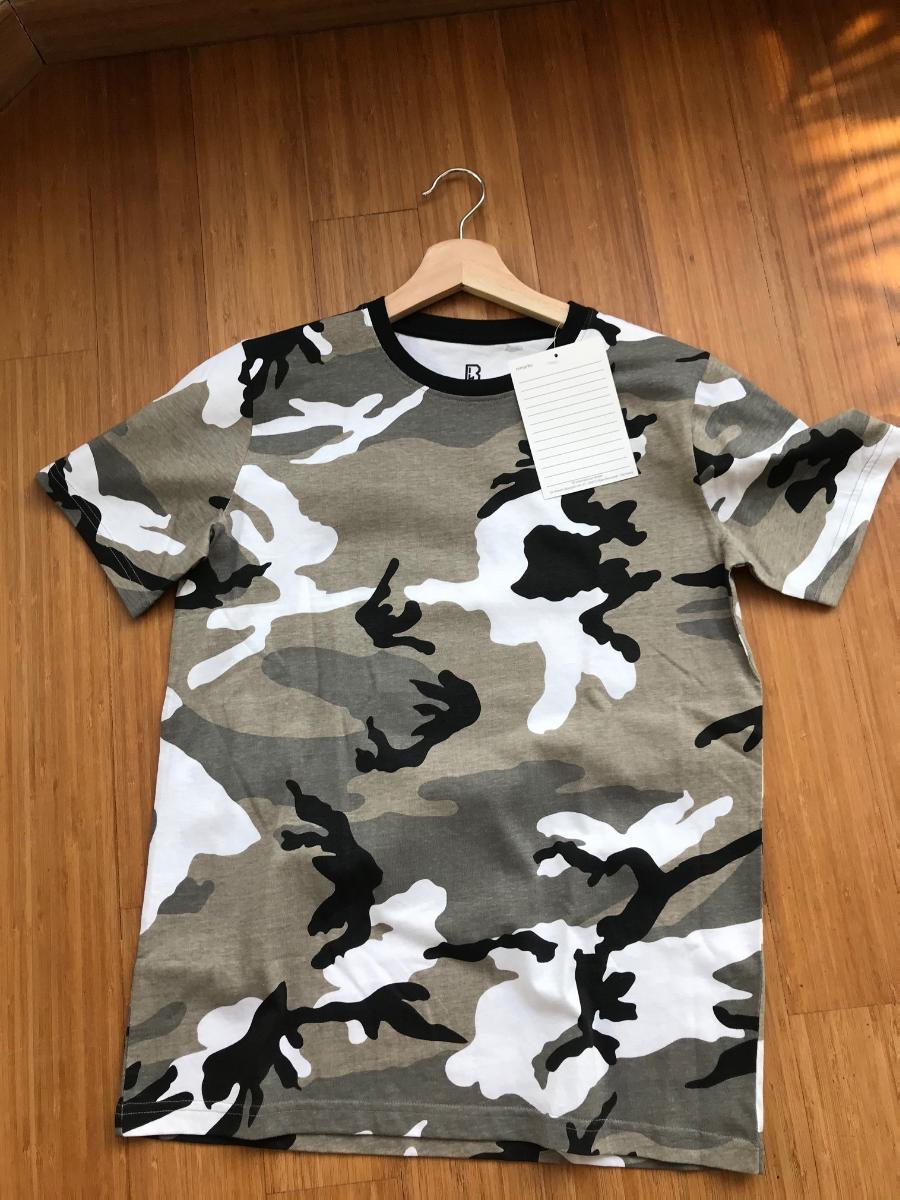 T-Shirt, sog. Kids T Shirt, Art. 6017, Größe 170/176, Foto siehe Anlage,
- aus ca. 0,4 mm dicken (leichten), bedruckten Gewirken aus laut Antrag 100 % Baumwolle,
- über die Taille reichend (Rückenlänge: ca. 66 cm),
- mit einem runden, halsnahen Ausschnitt,
- ohne Öffnung und ohne Verschluss,
- mit kurzen, enganliegenden Ärmeln,
- am unteren Rand durch Umschlagen und Festnähen gesäumt.

"T-Shirt, aus Gewirken, aus Baumwolle"