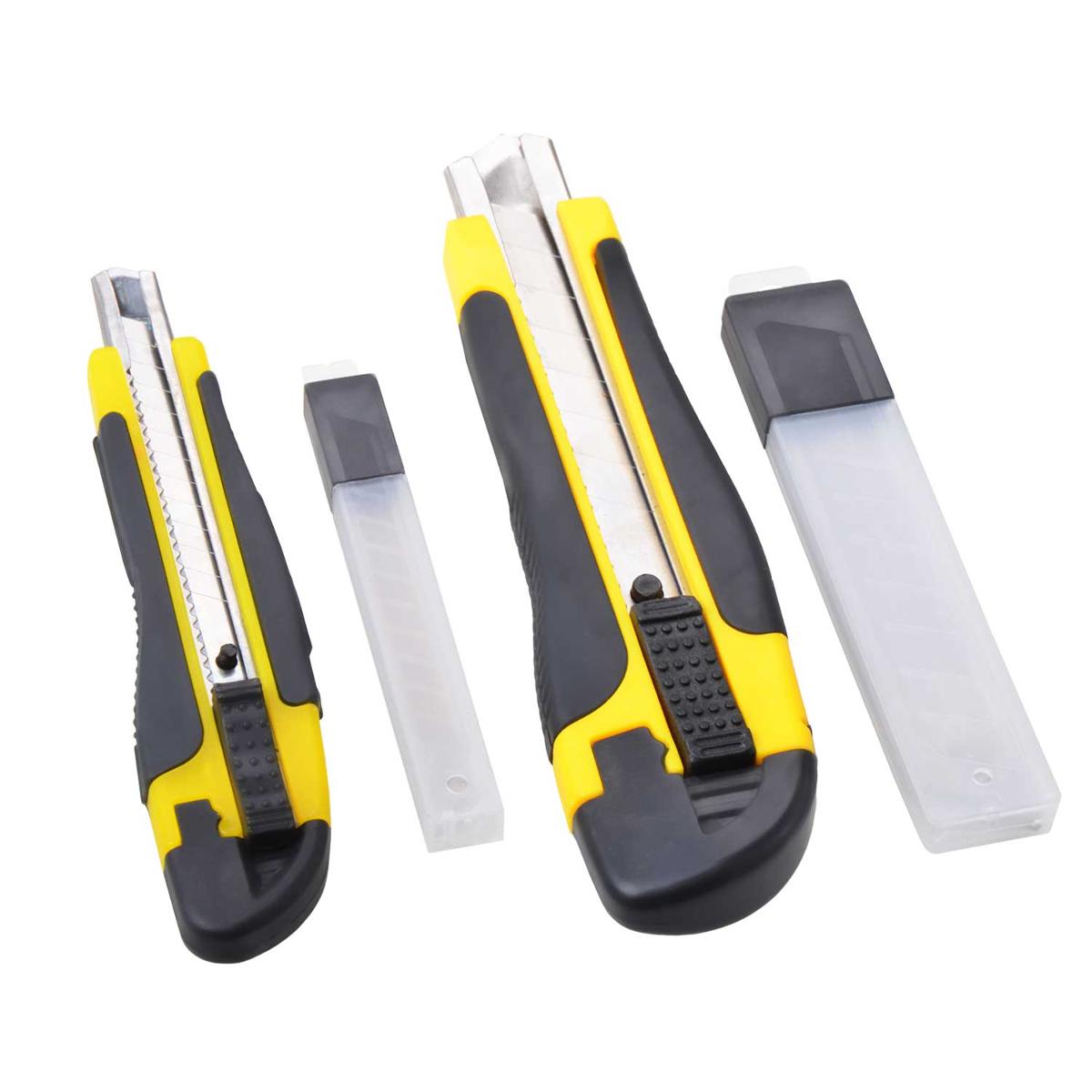 "4-teiliges Cuttermesser-Set", Artikel 72231
Warenzusammenstellung in Aufmachung für den Einzelverkauf, bestehend aus

- zwei Cuttermessern mit unterschiedlichen Klingenbreiten (charakterbestimmend)

- - mit schneidender, diagonaler, nicht feststehender, mit Sollbruchstellen versehener
    Klinge aus unedlem Metall, einer Führungsschiene aus unedlem Metall, einem
    Gehäuse und einem Klingenschieber mit Feststellmechanik, jeweils aus Kunststoff

- - in den Abmessungen von etwa 165 x 40 x 20 mm und 135 x 30 x 15 mm (L x B x H)

- mit jeweils fünf weiteren Ersatzklingen aus unedlem Metall diagonal geformt, 
  mit Schneide und Sollbruchstellen (18 mm und 9 mm) in Kunststoffboxen

- gemeinsam in einer Blisterverpackung


Abbildung siehe Anlage.

Die Cuttermesser bestimmen im Hinblick auf die Bedeutung für die Verwendung den Charakter der Warenzusammenstellung.

Derartige Erzeugnisse gehören als "Messer mit schneidender, nicht feststehender Klinge
aus unedlem Metall, kein Messer der Position 8208" zum TARIC-Code 8211 9300 00.
