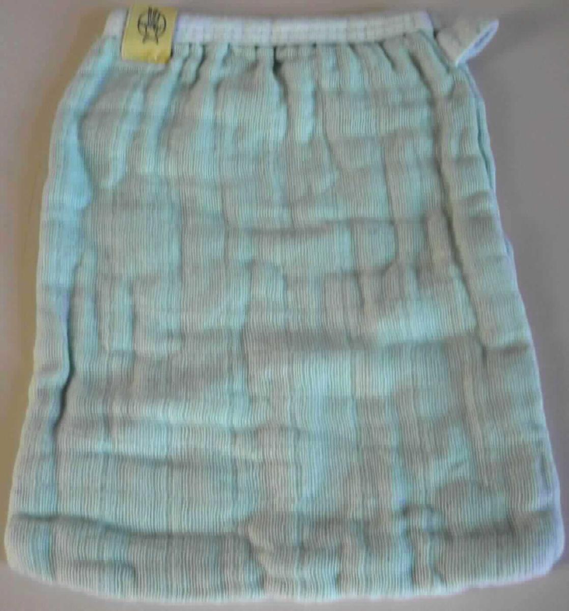 Wäsche zur Körperpflege, sog. Waschhandschuh, Art. Nr. 1312017703, Foto siehe Anlage,
- in einem Polybeutel verpackt,
- annähernd rechteckig, in den Abmessungen von: ca. 20 cm x 15 cm, 
- doppelt gearbeitet, aus ca. 0,7 mm dicken, einfarbigen Geweben (keine Frottierware) aus laut Antrag 
  100 % Baumwolle,
- an einer Längsseite und einer Schmalseite zusammengenäht (somit konfektioniert), an der Eingriffsöffnung 
  mit einer Randeinfassung aus Gewirken, 
- mit einer Aufhängeschlaufe ausgestattet,
- wird üblicherweise gewaschen.

"Wäsche zur Körperpflege, aus Spinnstoffen, nicht aus Frottierware, aus Baumwolle, nicht nach dem 
 Batik-Verfahren handbedruckt"