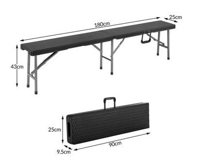 Es handelt sich bei den sog. „Rattanbänke Malmö 2er-Set“ um zwei ca. 180 x 25 x 43 cm (L x Bx H) große, ungepolsterte Sitzmöbel in Form von Bänken mit einer Sitzfläche aus Kunststoff in Rattan Optik (Polyethylen) und zusammenklappbarem pulverbeschichteten Metallgestell (zusammengeklappt ca. 90 x 9,5 x 25 cm).
Das auf den Boden zu stellende Erzeugnis ist mit seitlichen Tragegriffen ausgestattet und dient der Einrichtung von z.B. Terrassen oder Gärten.

Die Ware ist als "anderes als von der Position 9402 erfasstes Sitzmöbel, mit Gestell aus Metall, nicht gepolstert" einzureihen.