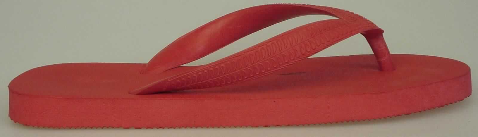 Zehenstegsandalen (lt. Antrag: "RSAFF, Flip Flops Women"; Foto siehe Anlage)
- mit Laufsohlen aus (lt. Antrag) Kautschuk,
- mit zehenfreiem Oberteil aus Kautschukriemen, an drei Punkten mit der Sohle durch Zapfen 
  zusammengesteckt

"Schuhe mit Laufsohlen und Oberteil aus Riemen aus Kautschuk, mit der Sohle durch Zapfen
 zusammengesteckt; keine Sportschuhe"