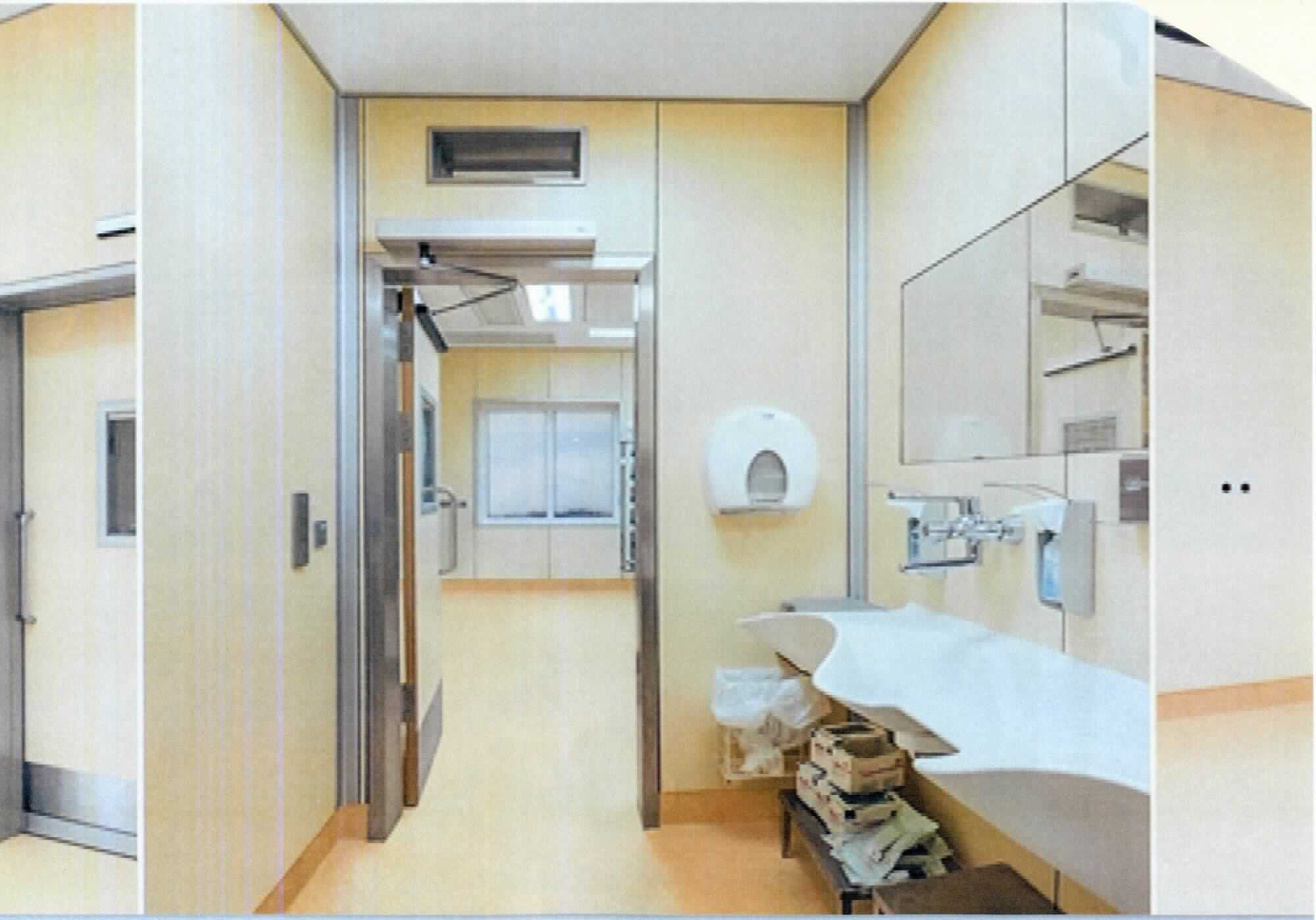 Angaben des Antragstellers:
Wandelemente mit dem Abmessungen 3000 x 1250 x 12,5 mm, fugenlos, nicht weiter bearbeitet, mit Dekorschicht
Material: HPL (High Pressure Laminate) bestehend aus Lagen aus Papier und Melaminharz

Ein Warenmuster lag nicht vor.

Befund:
Es liegt eine verstärke Kunststoffplatte aus Melaminharzen im Sinne der Unterposition (KN) 3921 9041 vor.