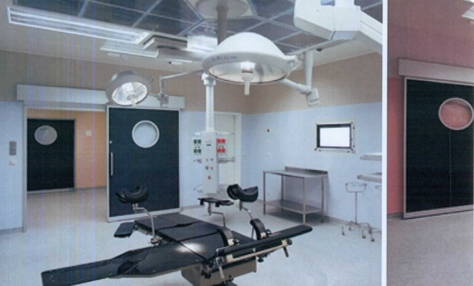 "Systemzarge ZK1"; aus verschiedenen Stoffen zusammengesetzte Ware, 
bestehend aus

- Aluminiumeckprofilen, einer Trägerplatte aus mitteldichten Holzwerkstoffplatten 
  sowie einer Deckschicht aus Aluminium

- zur Verwendung als Zarge zum hermetischen Abschluss einer Tür

- Aluminium bildet gegenüber Holz, insbesondere im Hinblick auf den Wert, den 
  charakterverleihenden Stoff

Derartige Erzeugnisse gehören als "Konstruktionen (Türen und deren Rahmen) aus Aluminium" zum TARIC-Code 7610 1000 00.