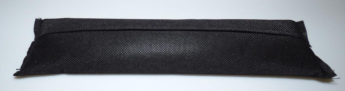 Angaben des Antragstellers:
Luftentfeuchtersack 400 g; Es handelt sich um eine Hülle aus schwarzem, luftdurchlässigem Polyestergewebe, welche mit Silicagel gefüllt ist und zur Trocknung der Raumluft dienen soll.

Befund:
Chemische Erzeugnisse und Zubereitungen der chemischen Industrie oder verwandter Industrien (einschließlich Mischungen von Naturprodukten), anderweit weder genannt noch inbegriffen; andere.