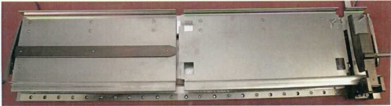 Sog. Manuel Input Tray 15 Rack, Material-Nr. 05424046001
- aus einer Grundplatte mit Fördereinheit und Elektromotor (Abbildung siehe Anlage)
- zum Transportieren von Reagenz-Probenträgern (Racks) in einem Probenvorbereiter.

"Andere Maschine zum Fördern, keine Ware der Unterpositionen (KN)
 8428 1020 00 bis 8428 9079 00 - sog. Fördermodul"