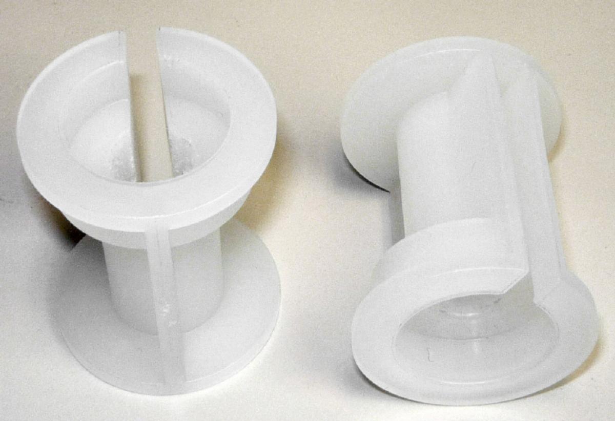 Bei dem Artikel handelt es sich um eine zylindrische Transportsicherung aus Polyethylen, einem Kunststoff im Sinne der Anmerkung 1 zu Kapitel 39. Das ca. 4,3 cm lange Erzeugnis mit einem Durchmesser von ca. 3,5 cm ist mittig mit einer annähernd durchgängigen Aussparung und seitlich mit einem ca. 0,5 cm breiten Führungsschlitz versehen.

Gemäß den Angaben der Antragstellerin dient die Ware als Transport- und Verpackungsmittel eines sog. Rollerdrive (einer motorbetriebene Förderrolle, nicht Gegenstand dieser vZTA) und ist nicht für eine längere Verwendung vorgesehen.

Derartige Erzeugnisse werden zolltariflich als "Transport- und Verpackungsmittel aus Kunststoffen, anderes als in den Codenummern  3923 1000 10 0 bis 3923 5090 00 0 genannt" eingereiht.
