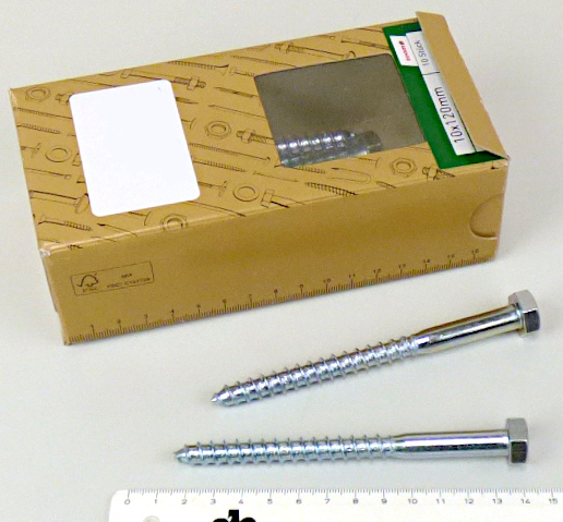 Es handelt sich um nach DIN 571 gefertigte Schrauben aus verzinktem Stahl, mit einem nicht geschlitzten Kopf mit Außensechskant und mit einem nicht bis zum Kopf reichenden Holzschraubengewinde. Das Gewindeende ist zu einer Spitze ausgearbeitet.
Die Waren sind zu zehn Stück in einem mit Produktinformationen bedruckten Karton verpackt. 
Gesamtlänge: ca. 128 mm;  Schaftdurchmesser: ca. 10 mm.
- Antragstellerangaben -

Abbildung siehe Anlage. 

Derartige Erzeugnisse gehören als "Schwellenschrauben aus Stahl" zur Codenummer 7318 1100 00 0 des Zolltarifs.