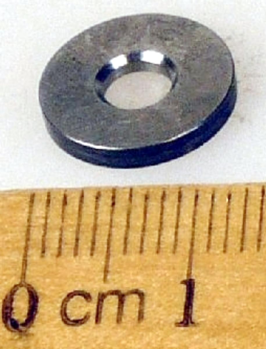Es handelt sich um aus Stahl (kein nicht rostender Stahl) gefertigte, geschlossene, flache, ringförmige Unterlegscheiben.
Die Erzeugnisse weisen einen Außendurchmesser von ca. 12 mm, eine Höhe von ca. 1,8 mm und einen Lochdurchmesser von ca. 4,2 mm auf.
-Antragstellerangaben-

Abbildung siehe Anlage.

Derartige Erzeugnisse gehören als "andere als in den TARIC-Codes 7318 2100 21 bis 7318 2200 91 genannte Unterlegscheiben " zum TARIC-Code 7318 2200 95 (Versand aus Malyasia).