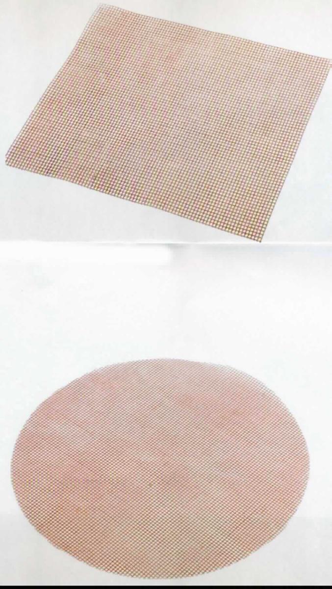 Ware aus Glasfasern, sog. Grill- und Backmatte, Foto siehe Anlage, 
ein Warenmuster wurde nicht vorgelegt, die Einreihung erfolgt anhand der Antragsangaben,
- aus Gewebe aus Garnen aus Glasfasern, 
- - mit Kunststoff (Polytetrafluorethylen) überzogen und damit imprägniert,
- in einer rechteckigen bzw. kreisrunden Form,
- durch speziellen Zuschnitt konfektioniert, damit keine Meterware, 
- zur Verwendung als Unterlage beim Grillen bzw. beim Backen im Backofen.

"Ware aus Glasfasern (Grillmatte), andere als die im TARIC-Code 7019 9000 80 genannte"