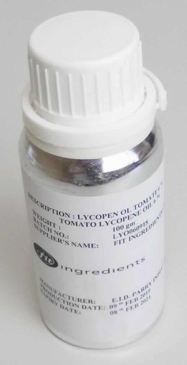 Angaben:
Lycopen Öl Tomate 6%; Lycopene 6%, extrahiert aus Tomaten (Solanum Lycopersicum esculentum). Der mögliche Einsatz der Ware als Färbemittel wird als zutreffend angesehen.

Warenbeschaffenheit:
Dunkelrote, ölige, viskose Masse, verpackt in einer Metalldose mit Schraubverschluss.

Befund:
Zubereitung auf der Grundlage eines pflanzlichen Farbmittels.