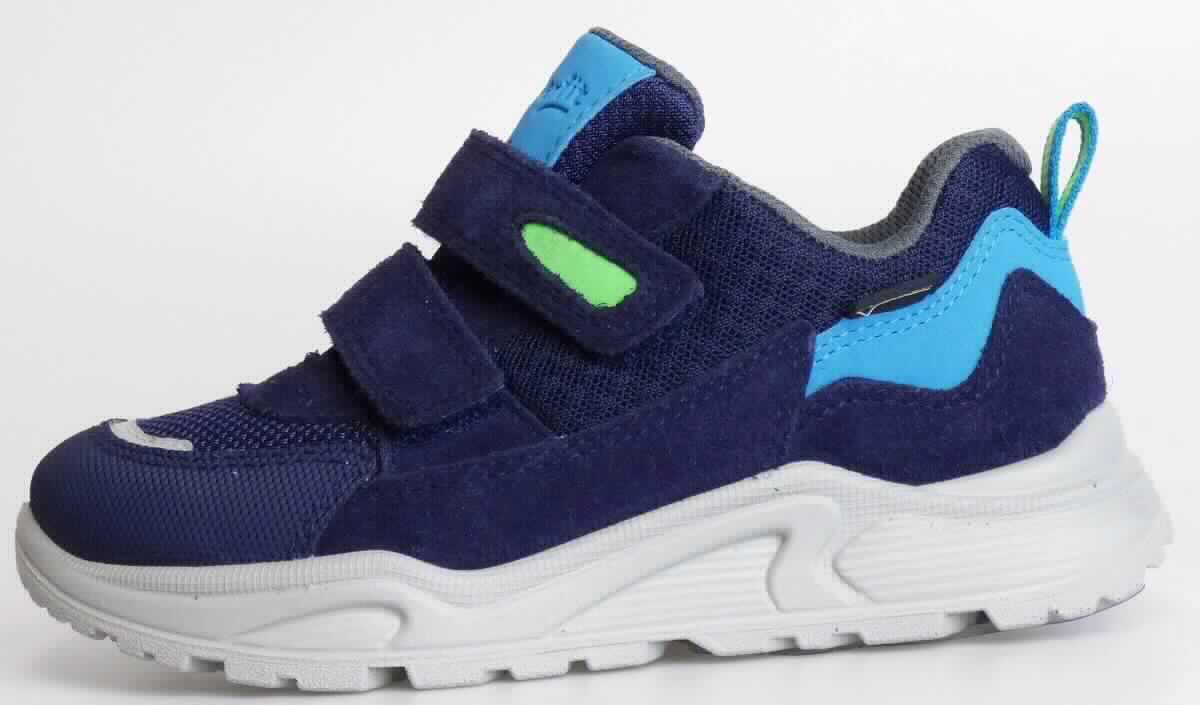 Halbschuhe (laut Antrag: Halbschuh Kinder, Art.-Nr. 9323-80, Größe 28), Foto siehe Anlage, 
- mit Laufsohlen aus (laut Antrag) Kautschuk; ohne Hauptsohle aus Holz, 
- mit Oberteil aus Leder (den größten Teil der Außenfläche bildend, somit keine Ware der Position 6404), Kunststoff 
  (Spinnstoff mit einer mit bloßem Auge wahrnehmbaren Außenschicht aus Kunststoff) und Spinnstoff, 
- auf das Oberteil sind Zuschnitte aus Kunststoff, Leder und Spinnstoff als Verstärkungsteile aufgesetzt, 
- mit Klettverschlüssen, 
- ohne Metallschutz in der Vorderkappe, 
- nicht den Knöchel bedeckend, 
- mit einer Länge der Innensohle von ca. 18,5 cm.

"Schuhe mit Laufsohlen aus Kautschuk und Oberteil aus Leder, andere als in den Unterpositionen 6403 1200 bis 
 6403 9950 genannte, mit einer Länge der Innensohle von weniger als 24 cm"