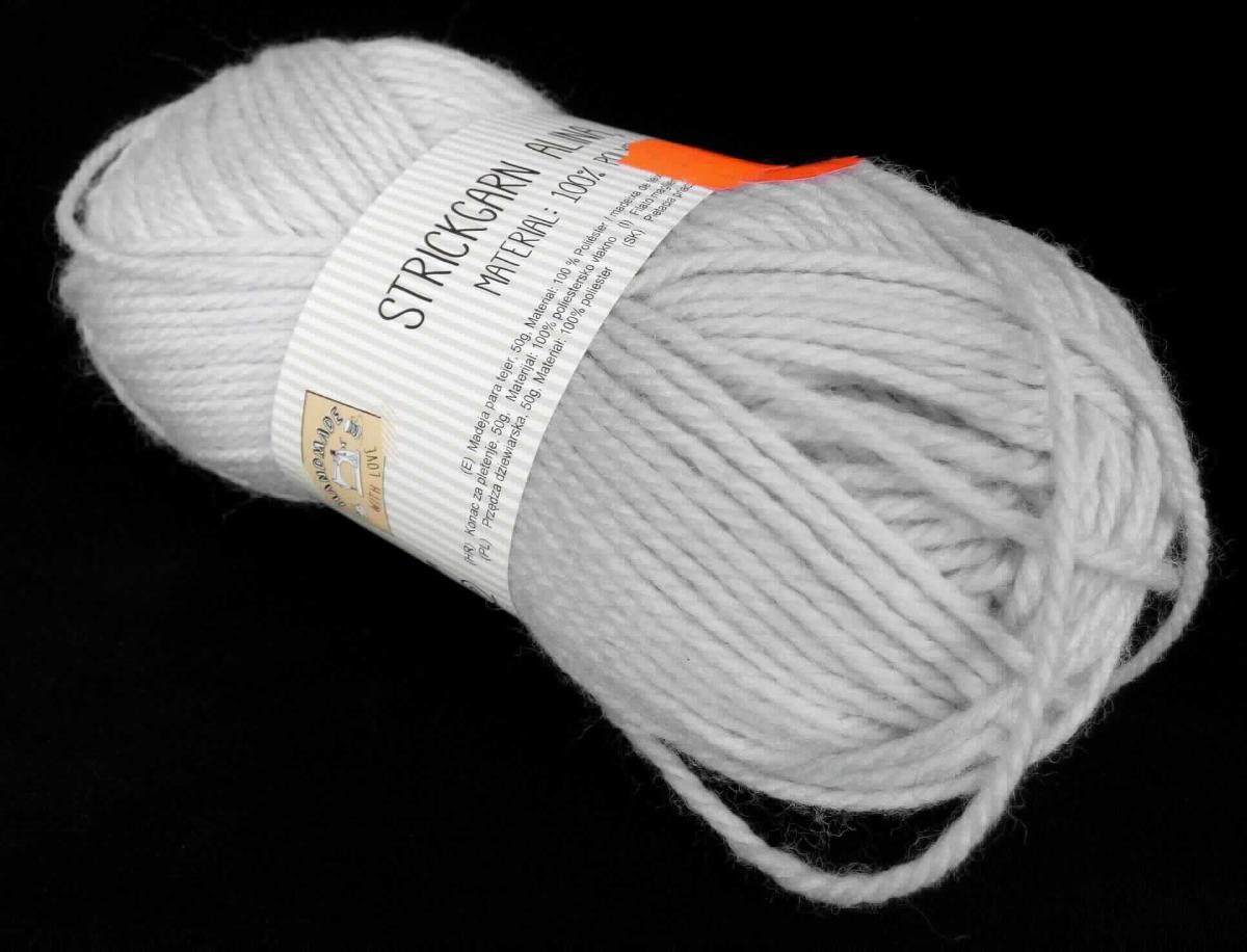 Strickgarn, sog. Strickgarn Alina, Art. DNP 86 WGR 353, Foto siehe Anlage, 
- mit einer Pappbanderole versehen, 
- als Meterware im Knäuel, laut Antrag mit einer Länge von ca. 100 m und einem Gewicht von ca. 50 g (in 
  Aufmachung für den Einzelverkauf), 
- laut Untersuchungsergebnis: 
- - gezwirnt, mit einer S-Drehung als letzte Drehung, u. a. damit kein Nähgarn, 
- - aus Spinnfasern aus laut Antrag 100 % Polyester (synthetische Spinnfasern), 
- - mit einem Titer von ca. 5.000 dtex, damit kein Bindfaden der Position 5607.

"Garne aus synthetischen Spinnfasern, kein Nähgarn, in Aufmachungen für den Einzelverkauf, mit einem Anteil an 
 synthetischen Spinnfasern von mehr als 85 GHT"