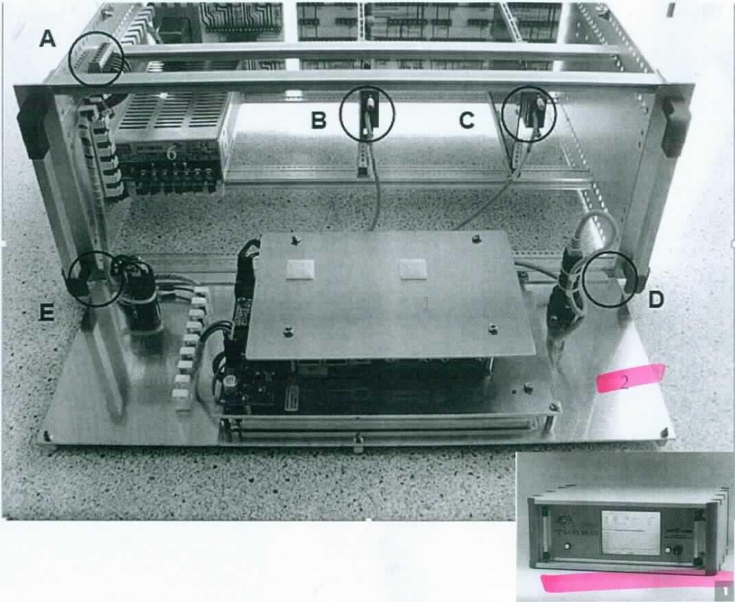 Sog. Frontplatte mit Drucktastern, im Wesentlichen bestehend aus einer 70 mm tiefen Aluminiumplatte vorderseitig mit einem Netzschalter, einem 8.4 Zoll TFT-Monitor und einem USB-Anschluss versehen, rückseitig mit einer Rechnereinheit (Windows Embedded) die mit dem TFT-Monitor verbunden ist sowie zwei Verbindungskabeln für die Kommunikation  (äußere Form siehe Abbildungen in der Anlage).
Die Frontplatte ist Teil eines Feuchtigkeitsreglers für Mischanlagen.

Die Ware wird als "Teil, erkennbar hauptsächlich für ein Gerät zum Regeln bestimmt, nicht für zivile Luftfahrzeuge" eingereiht.