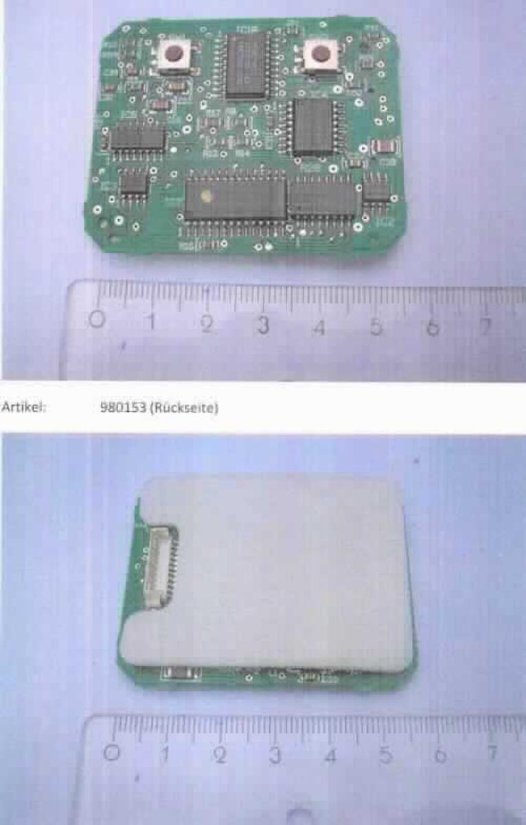 Sog. elektronischer Kompass, im Wesentlichen bestehend aus einer Leiterplatte mit den Abmessungen 57 x 45,7 mm, ausgestattet mit aktiven und passiven elektrischen Bauelementen, einer Schnittstelle sowie auf einer Seite mit einer Kunststoffabdeckung versehen. Der Kompass wird in den Innenspiegel von Kraftfahrzeugen montiert und zeigt die jeweilige Fahrtrichtung über ein Display (nicht Gegenstand dieser vZTA-Entscheidung) an.

Zur äußeren Form siehe Abbildung in der Anlage.

Die Ware wird als "Kompass, nicht für zivile Luftfahrzeuge" eingereiht.