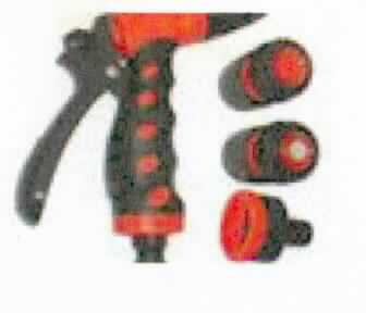 Sog. Impulsspritzen Set, Order-Nr.: 1.005.989,
- aus einer Spritzdüse mit Verstellmechanismus zur Regulierung der Durchflussmenge, mit angebrachtem 
  Hebel zum An-/Abschalten des Wasserstrahls und Schlauchanschlussstück (Abbildung siehe Anlage),
- zum Bewässern von Pflanzen nach Anschluss an einen Garten-/Wasserversorgungsschlauch,
- in einer gemeinsamen Verkaufsumschließung mit zwei Schlauchverbindungsstücken (einmal mit und einmal 
  ohne Wasserstopfunktion) und einem Wasserhahnanschluss (Beipack).
Die Spritzdüse bestimmt den Charakter des Ganzen. 

"Mechanischer Apparat zum Verspritzen von Flüssigkeiten, andere als in den TARIC-Codes 8424 1000 10 bis 8424 4990 00 genannt, für den Gartenbau, Apparat zur Bewässerung (Warenzusammenstellung in Aufmachung für den Einzelverkauf aus Spritzdüse -charakterbestimmend- und Beipack) - sog. Impulsspritzen-Set"