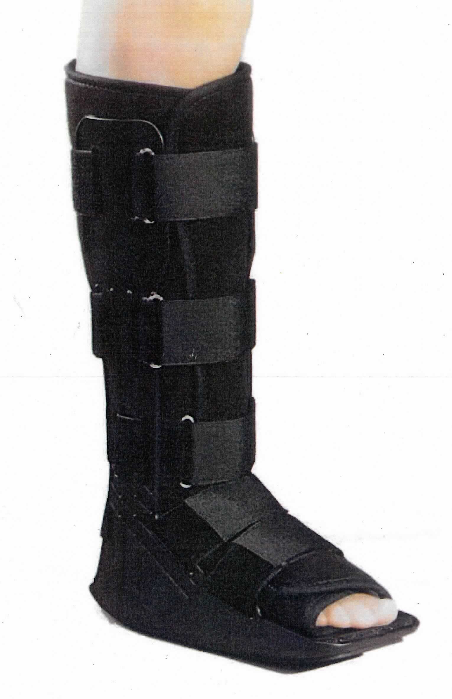 Unterschenkel-Fuß-Orthese, sog. Pro-Step Walker, in Form einer stiefelähnlichen Vorrichtung, im Wesentlichen bestehend aus einem Kunststoffgestell aus zwei ca. 30 x 6 cm großen Schienen, welches in eine gepolsterte Gehsohle mit speziell geformter Abrollsohle aus Kunststoff übergeht. Die Kunststoffschienen sind mit einem Klettband versehen, an dem ein den gesamten Unterschenkel und den Fuß (Zehenbereich offen) vollständig umschließender Innenstiefel aus spinnstoffüberzogenem Schaumstoff befestigt wird. Der Walker wird mit fünf Klettverschlussbändern am Unterschenkel und Fuß befestigt. 
Äußere Form: siehe Abbildung in der Anlage.
Die Vorrichtung dient der Ruhigstellung des Fuß- und Sprunggelenkbereichs und wird insbesondere zur Behandlung von akuten Sprunggelenksverstauchungen, Unterschenkel- und Sprunggelenksermüdungsfrakturen, Unterschenkel-Weichteilverletzungen  sowie stabilen Fuß- und Sprunggelenkfrakturen eingesetzt.

Die Ware, welche in einem Polybeutel verpackt und ggf. in einem Karton umverpackt ist, wird als "Vorrichtung zum Behandeln von Knochenbrüchen (einschließlich Verrenkungen und Gelenkverletzungen)" eingereiht.