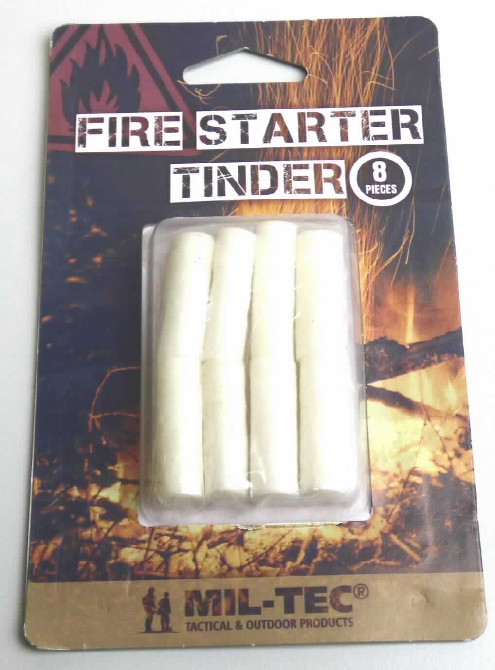 Angaben:
Fire Starter Tinder, 8 Anzünder aus Baumwolle und Wachs, inklusive wasserdichtem Transportbeutel, Brenndauer ca. 3 Minuten.

Warenbeschaffenheit:
8 zylinderförmige Stäbchen in einer Blisterverpackung mit u.a. der Aufschrift "Fire Starter Tinder, 8 Pieces, for quick, easy and clean fire starting" und einer kurzen Gebrauchsanleitung.

Befund:
Waren aus leicht entzündlichen Stoffen im Sinne der Anmerkung 2 zu Kapitel 36
