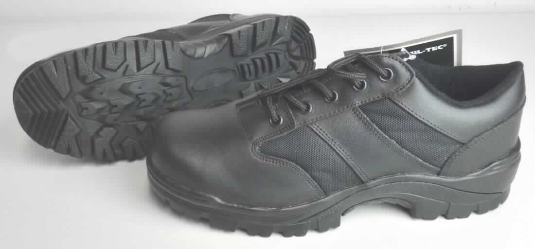 Sicherheitshalbschuhe (lt. Antrag: "Security Halbschuhe schwarz", Foto siehe Anlage)
- mit Laufsohlen aus (lt. Antrag) Kautschuk,
- mit Oberteil aus Leder (den größten Teil der Außenfläche bildend) und Spinnstoff,
- mit Zuschnitten aus Leder verstärkt,
- mit Schnürsenkelverschluss,
- mit Metallschutz in der Vorderkappe.

"Schuhe mit Laufsohlen aus Kautschuk und Oberteil aus Leder, andere als in den Unterpositionen 6403 1200 bis 
 6403 2000 genannte, mit einem Metallschutz in der Vorderkappe"