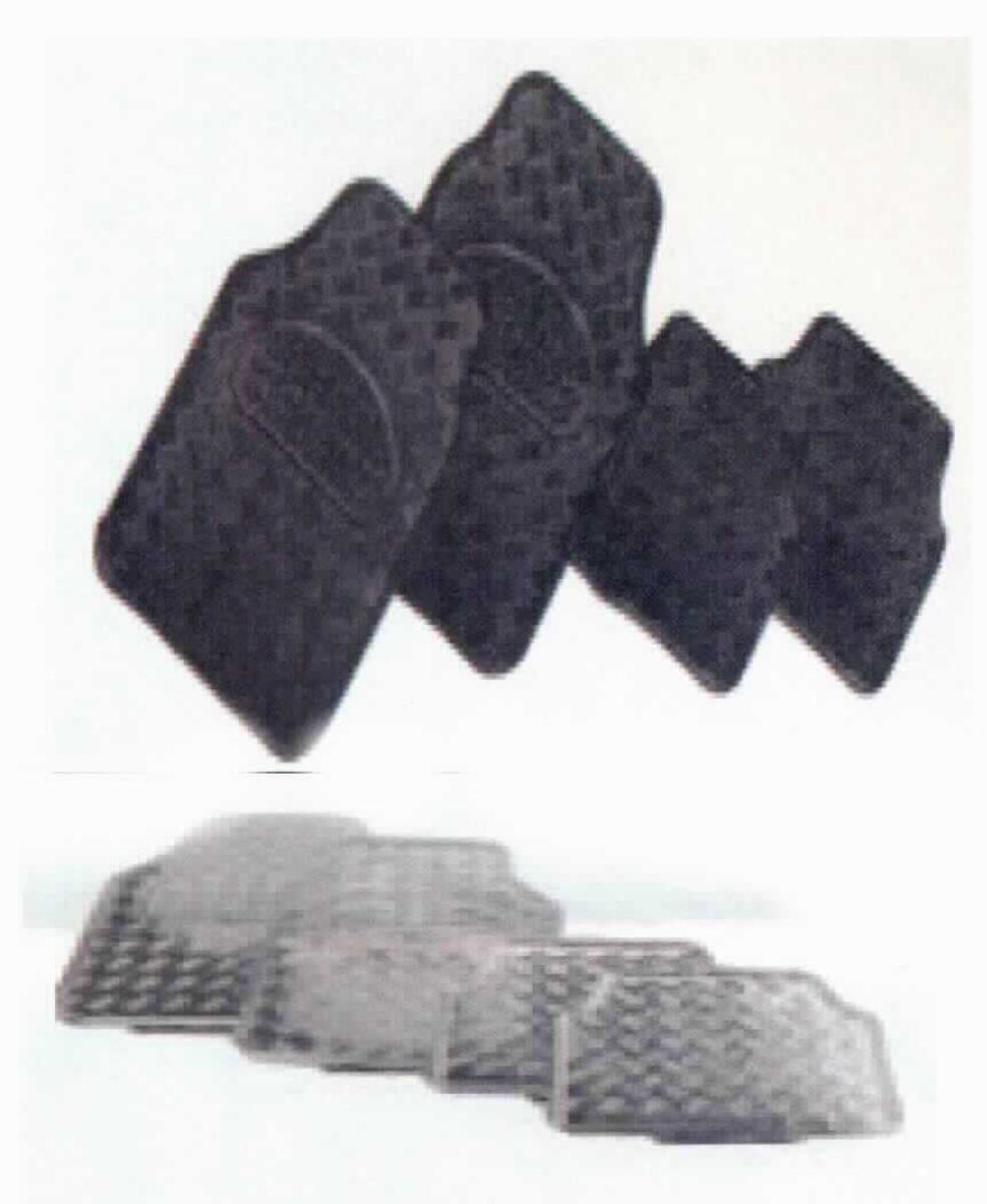 Fußmatten, sog. Fußmatten Set, mit Aluminiumoptik, EAN: 2076803006035 (interne Order. Nr. 1.007.511) und 
sog. Fußmatten Set, mit Carbonoptik, EAN 2076803006042 (interne Order Nr. 1.009.568), 
Foto siehe Anlage,
- jeweils in einem vierteiligen Set mit speziell zugeschnittene Fußmatten:
- - je eine Matte für den Fahrer und Beifahrer in den Abmessungen (laut Antrag) 72 cm x
    47,5 cm sowie
- - jeweils zwei Fußmatten für die hintere Sitzreihe in den Abmessungen (laut Antrag) 
    44 cm x 47,5 cm,
- auf der Oberseite jeweils mit einer rutschfesten Riffelstruktur versehen (in Aluminiumoptik
  oder Carbonoptik),
- laut Antrag aus Kunststoff gefertigt,
- werden im Fußraum eines Kraftfahrzeugs ausgelegt und dienen dort zum Schutz vor 
  grobem Schmutz,
- insbesondere aufgrund der Form und der Abmessungen erkennbar hauptsächlich zur
  Verwendung in Kraftfahrzeugen bestimmt.

"Karosseriezubehör für Kraftfahrzeuge der Position 8701 bis 8705 (Fußmatten), nicht für die industrielle Montage"