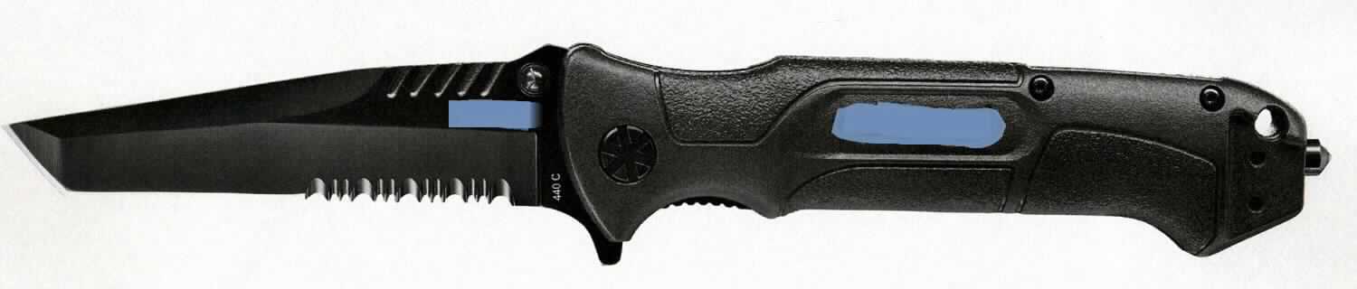 "Black Tac Tanto Knife";
aus verschiedenen Bestandteilen zusammengesetze Ware, bestehend aus

- einem Taschenmesser (charakterbestimmend), bestehend aus einer 97 mm langen, nicht feststehenden Klinge
  aus Stahl, welche auf einer Seite geschliffen ist und oberhalb des oberen Griffendes
  eine Sägezahnung aufweist, und einem Griff aus Kunststoff mit einer Öse am hinteren
  Ende  

- einem Glasbrecher am Ende des Griffes

- mit einer Gesamtlänge von ca. 230 mm 

- mit einer speziell für die Aufnahme des Messers hergerichteten, zum dauernden Gebrauch
  geeigneten Nylon-Scheide

Abbildung siehe Anlage.

Eine Einreihung in die Pos. 9307 kommt aufgrund der Klingenform und des einseitigen Schliffs nicht in Betracht.

Derartige Erzeugnisse gehören als "Messer, mit schneidender, nicht feststehender Klinge aus unedlem Metall, kein Messer der Position 8208" zum TARIC-Code 8211 9300 00.