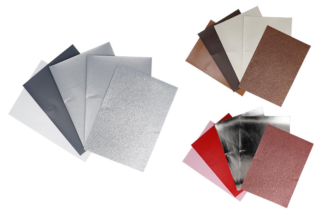 Überzogenes Gewebe, sog. Bastelzuschnitte, Art. 752208, Foto siehe Anlage,
- Warenzusammenstellung, bestehend aus zwei mit metallisierter Farbe überzogenen Geweben, zwei
  mit Spinnstoff verstärkten Zellkunststofflagen und einem Vliesstoff,
- gemeinsam in einem Polybeutel für den Einzelverkauf aufgemacht und zur Befriedigung eines
  speziellen Bedarfs zusammengestellt,
- jeweils rechteckig zugeschnitten, in den Abmessungen von laut Antrag 15 cm x 21 cm, u. a. somit
  keine Ware der Position 6307,
- mit metallisierter Farbe überzogene Gewebe:
-- aus jeweils einem weißen Gewebe aus Spinnstoffen,
-- auf der Schauseite auf der ganzen Oberfläche mit Kleber bestrichen und flächendeckend mit
   metallisierter Farbe überzogen; das Überziehen ist mit dem bloßen Auge wahrnehmbar,
- mit Spinnstoff verstärkte Zellkunststofflagen:
-- aus jeweils einem weißen Gewirke, das auf der Außenseite (Schauseite) mit bloßem Auge
   wahrnehmbar mit geprägtem Zellkunststoff überzogen ist; das Gewirke ist dicht und augenscheinlich
   dünner als die Lage aus Zellkunststoff und dient damit nur der Verstärkung,
- mit Kunststoff überzogener Vliesstoff:
-- aus synthetischen Filamenten,
-- punktuell thermisch verfestigt,
-- einseitig auf der ganzen Oberfläche mit klarsichtigem Kleber bestrichen und mit metallisierten
   Kunststoff-Partikeln versehen,
- im Hinblick auf die Verwendung sind die mit metallisierter Farbe überzogenen Gewebe, die mit
  Spinnstoff verstärkten Zellkunststofflagen und der Vliesstoff gleichbedeutend, im Hinblick auf den
  Umfang (Menge) sind die mit metallisierter Farbe überzogenen Gewebe und die mit Spinnstoff
  verstärkten Zellkunststofflagen gleichbedeutend, jedoch bestimmen sie jeweils gegenüber dem
  Vliesstoff den Charakter der Warenzusammenstellung; somit verleihen insgesamt weder die mit
  metallisierter Farbe überzogenen Gewebe noch die mit Spinnstoff verstärkten Zellkunststofflagen
  der Warenzusammenstellung ihren wesentlichen Charakter, sie ist daher der von den gleichermaßen
  in Betracht kommenden Positionen (3921 und 5907) in der Nomenklatur zuletzt genannten zuzuweisen.

"Überzogenes Gewebe, anderes als in den Positionen 5901 bis 5906 genannte, ohne in Klebstoff
 eingebettete Kügelchen"