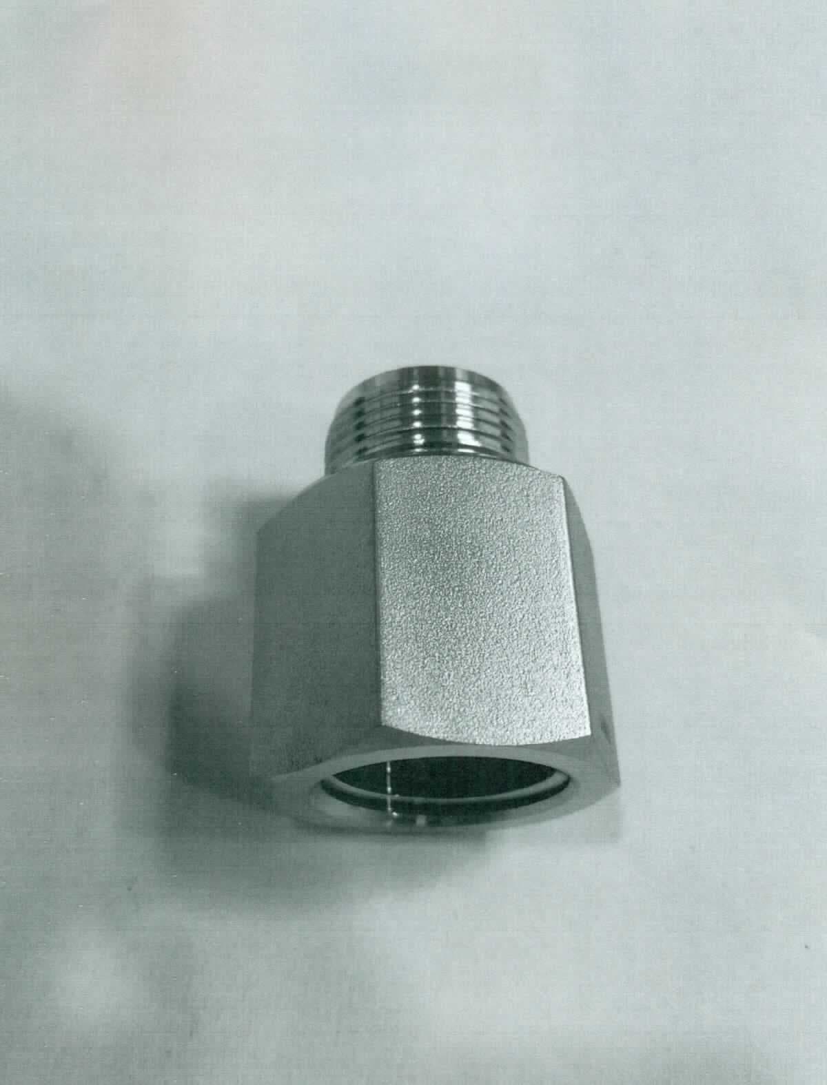Rohrverbindungsstück

Bei der Ware handelt es sich um ein konzentrisches Hohlerzeugnis mit einem Außendurchmesser von 14 mm in Form einer Muffe mit einem 3/4"-NPT-Innengewinde (NS12) mit Außensechskant an einem Ende und einem Außengewinde am anderen Ende. Bei dem Material handelt es sich nach den Angaben um einen nicht rostenden Stahl. Das Erzeugnis dient zum Verbinden von Rohren.

Die Ware ist nach ihrer Beschaffenheit als "andere Muffe, mit Gewinde, aus nicht rostendem Stahl" in den TARIC-Code 7307 2210 90 einzureihen.