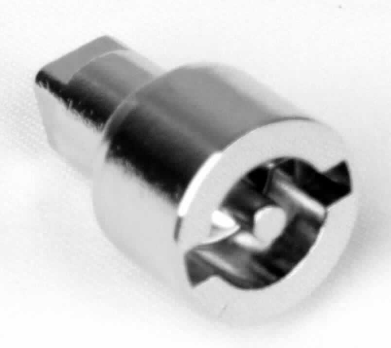 Es handelt sich um zylindrische, mittig zweifach abgestufte Erzeugnisse aus unedlem Metall, die an einem Ende zu einem Außenvierkant ausgeformt und mit einer Bohrung mit metrischem Innengewinde versehen sind. Das andere Ende ist hülsenförmig gearbeitet und weist mittig einen Stift auf. Der Mantel des hülsenförmigen Endes ist an der Innenseite mit zwei gegenüberliegenden, rechteckigen Vertiefungen versehen.
Die Waren werden in Schlösser zum Schließen mit Schlüssel eingebaut und dienen zur Aufnahme des Schlüssels und als Betätigungselement.
Länge: ca. 25 mm; max. Durchmesser: ca. 16 mm.
- Antragstellerangaben - 

Abbildung siehe Anlagen.

Derartige Erzeugnisse gehören als "andere Teile aus unedlen Metallen von Schlössern (zum Schließen mit Schlüssel), aus unedlen Metallen" zum TARIC-Code 8301 6000 90.