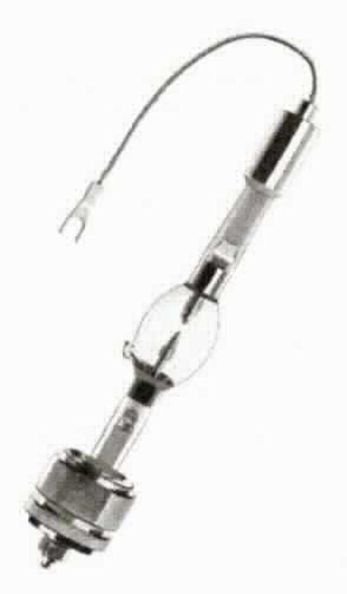 UV-Kurzbogenlampe HBO 250W/HS, 
- aus einem mit Metallhalogeniden gefüllten Glaskolben mit zwei Elektroden, beidseitig mit
  Metallsockeln (Anode und Kathode) verschlossen, davon ein Sockel mit Kabelanschluss 
  versehen, für eine Leistung von 250 Watt und einer Spannung von 40 Volt, 
  in den Abmessungen: Länge 142 mm, Durchmesser: 20 mm,
- verpackt in einer Versandschachtel,
- zur Erzeugung von sichtbarem Licht und UV-Licht mittels eines Lichtbogens zwischen 
  zwei Elektroden.
(Abbildung s. Anlage)

"Bogenlampe"