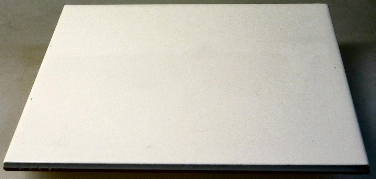 Keramische Fliesen, Art-Nr.: TILE-G-1515, TILE-G-1520, TILE-G-2020, TILE-G-2025, TILE-G-2030,
TILE-G-3030, Foto siehe Anlage; lt. Antrag:
- auf der Oberseite glasierte, weiße, quadratische Fliesen,
- in den Abmessungen:
- - TILE-G-1515: ca. 10 cm (Länge) x 15 cm (Breite) x 0,55 cm (Dicke),
- - TILE-G-1520: ca. 20 cm (Länge) x 15 cm (Breite) x 0,70 cm (Dicke),
- - TILE-G-2020: ca. 20 cm (Länge) x 20 cm (Breite) x 0,70 cm (Dicke),
- - TILE-G-2025: ca. 20 cm (Länge) x 25 cm (Breite) x 0,70 cm (Dicke),
- - TILE-G-2030: ca. 20 cm (Länge) x 30 cm (Breite) x 0,80 cm (Dicke),
- - TILE-G-3030: ca. 30 cm (Länge) x 30 cm (Breite) x 0,90 cm (Dicke),
- keramische Erzeugnisse; nach der Formgebung gebrannt; tonmineralhaltiges Material enthaltend,
- lt. Antrag mit einem Wasseraufnahmekoeffizienten von mehr als 10 %.

"Keramische Fliesen, andere als solche der Unterpositionen 6907 30 und 6907 40, mit einem
 Wasseraufnahmekoeffizienten von mehr als 10 %"