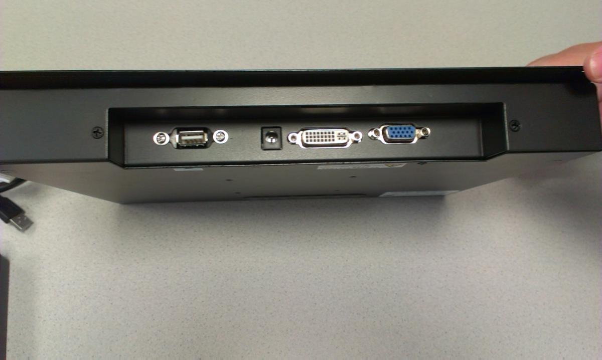 LCD-Touchmonitor (Abbildungen siehe Anlage)
- aus einer 15,6'' Farb-Flüssigkristallanzeige (Bildschirmdiagonale: ca. 39,6 cm,
  Auflösung: 1.366 x 768 Pixel, Pixelabstand: 0,252 mm) mit berührungsempfindlicher 
  Oberfläche, Hintergrundbeleuchtung und Signalelektronik in einem Einbaugehäuse
  (Abmessungen: 376,8 x 221,1 x 45,7 mm) mit Bedienelementen, jeweils einem VGA-,
  DVI-D- und USB-Anschluss (für Touchscreen-Signale) und einem über Kabel anschließ-
  baren Netzteil,
- zur Darstellung von Signalen von der hauptsächlich in einem automatischen Datenverar-
  beitungssystem der Position 8471 verwendeten Art - kennzeichnende Haupttätigkeit -
  sowie zur Eingabe von Positionsdaten und zum Auslösen von Steuerbefehlen,
- zum direkten Anschluss an und für die Verwendung mit einer automatischen Datenver-
  arbeitungsmaschine der Position 8471,
- zusammen mit Beipack (Kabel) in einer gemeinsamen Verkaufsumschließung.
Der LCD-Touchmonitor bestimmt den Charakter des Ganzen.

"Monitor, ohne eingebautes Fernsehempfangsgerät, mit Flüssigkristallanzeige, zum
 direkten Anschluss an und für die Verwendung mit einer automatischen Datenverar-
 beitungsmaschine der Position 8471, von der ausschließlich oder hauptsächlich in
 einem automatischen Datenverarbeitungssystem der Position 8471 verwendeten 
 Art - LCD-Touchmonitor (Kombination aus Monitor - kennzeichnende Haupttätigkeit -
 und Eingabeeinheit, in funktioneller Einheit mit Netzteil, in Warenzusammenstellung
 in Aufmachung für den Einzelverkauf mit nicht charakterbestimmendem Beipack)"